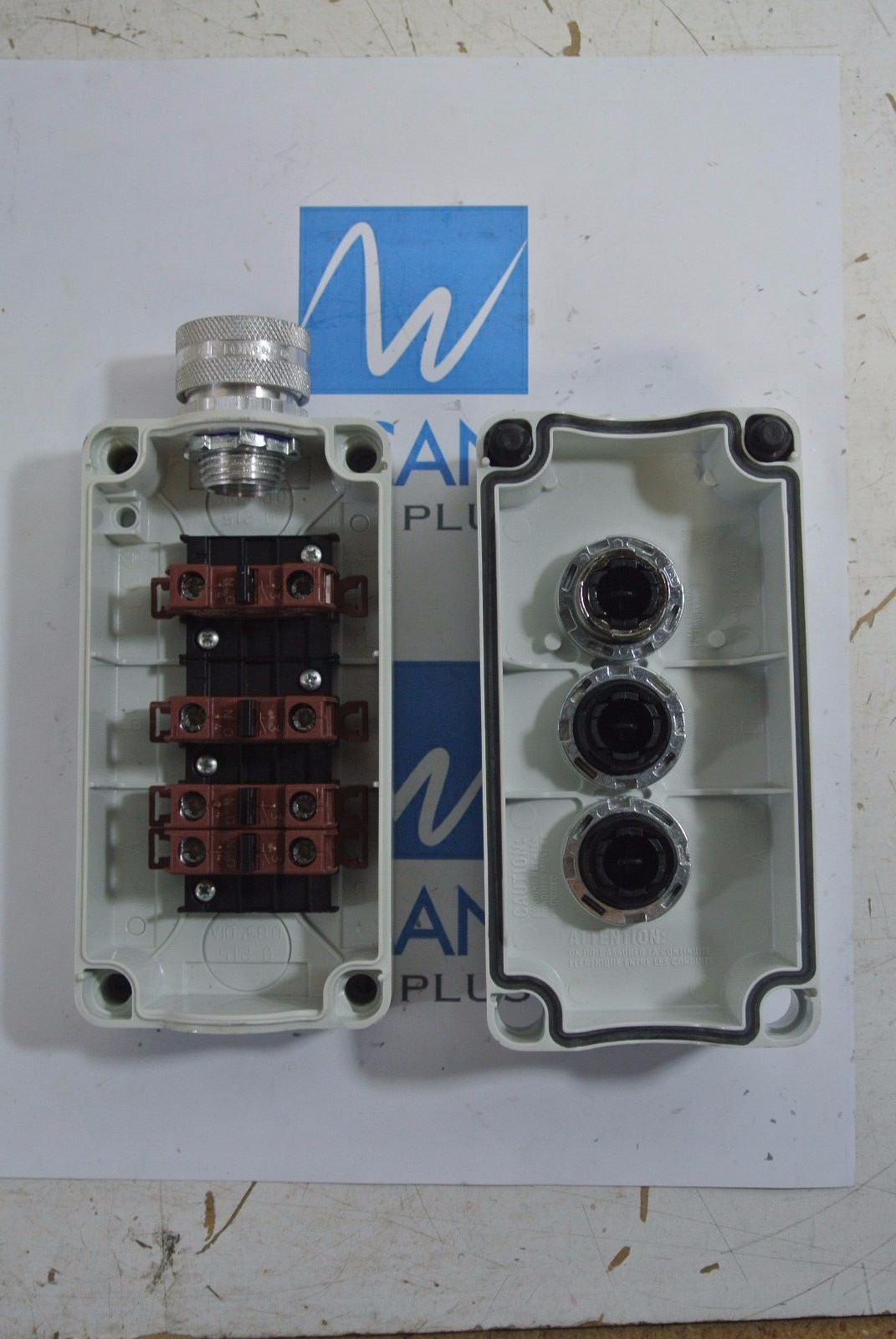 P9EPE03 General Electric 3 Position Pushbutton Enclosure 4x, 12 USED