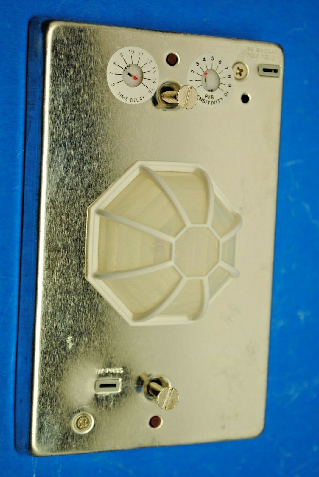Universal Energy Control Model PIR-1000 Passive Infrared Occupancy Sensor 24 VDC
