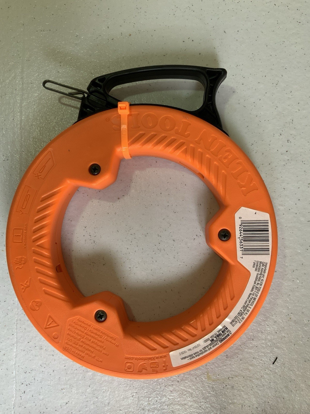 Durable 50-Foot Steel Fish Tape with Double Loop Tip, Slip-Resistant Handle