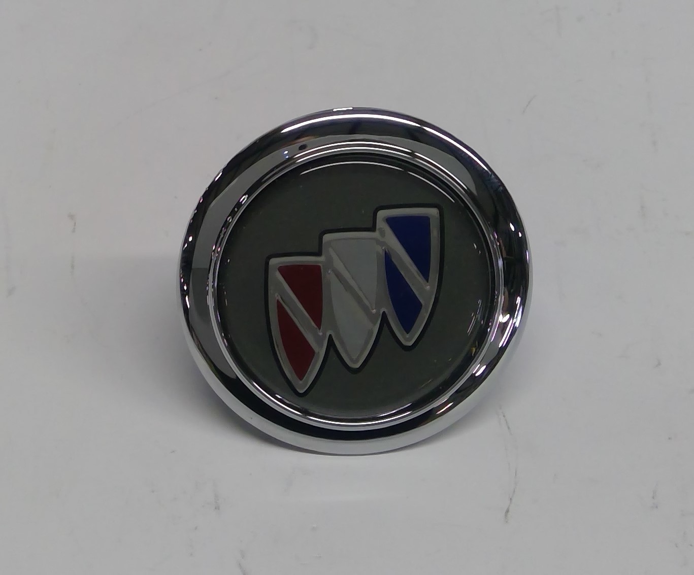 FITS 2000-2005 BUICK LESABRE EMBLEM ASM-F/FDR 25713251 -  NEW OEM 25713251