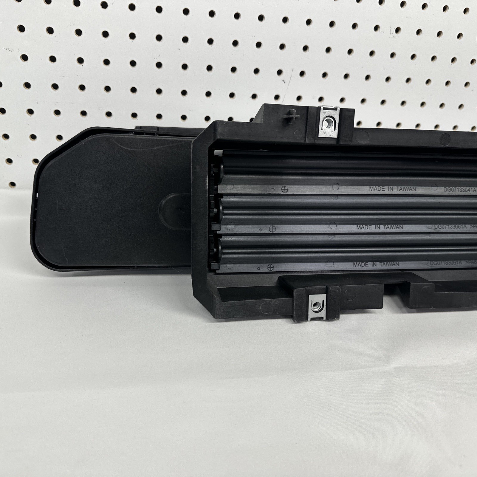 2019-2021 DODGE RAM 1500 FRONT LOWER ACTIVE AIR SHUTTER GRILLE DG07133GAQ CAPA