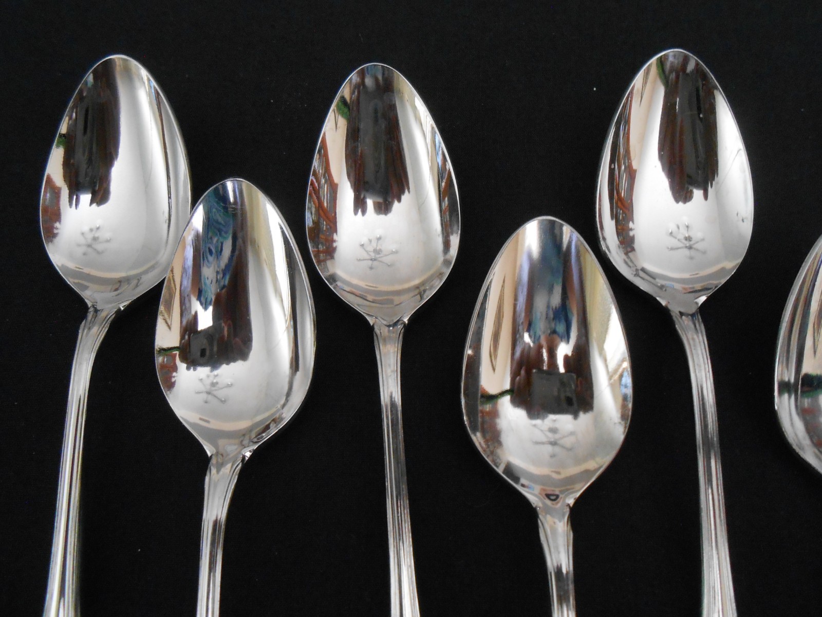 11 STAINLESS FLATWARE TEASPOONS 6 1/4" JAPAN UNKNOWN PATTERN LINE SCROLLS