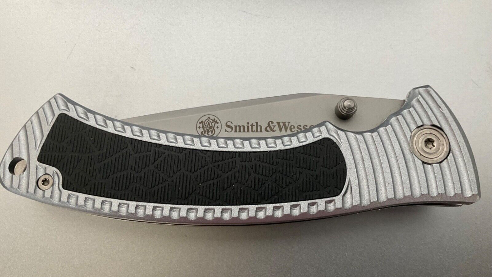 Smith & Wesson Bulllseye Tactical Folding Knife Item # CH0017