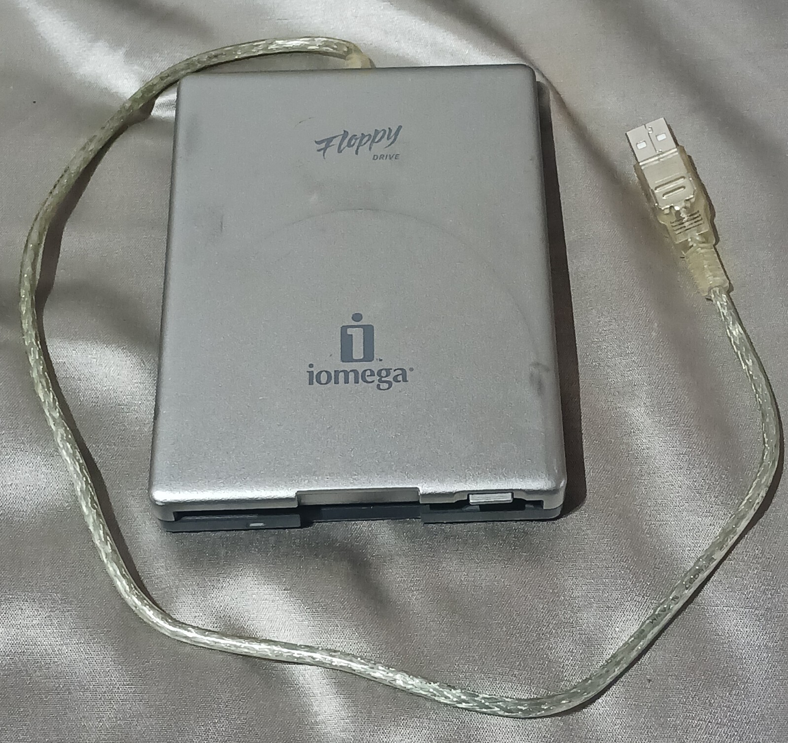 IOMEGA: External Floppy Disk Drive 31062400 BXXU0130 USB Powered Pre-Owned