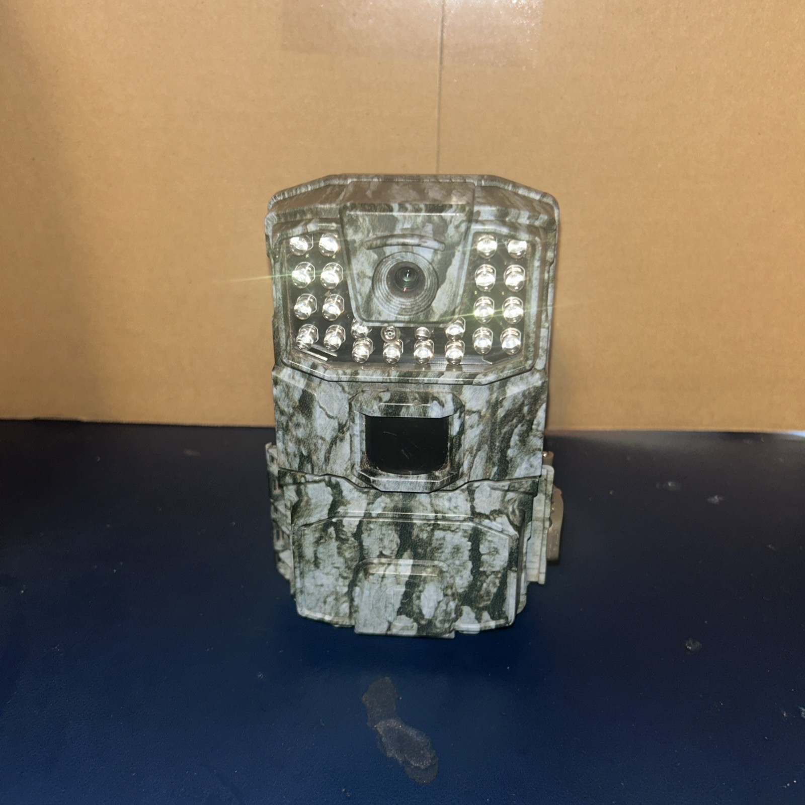 Bushnell 66061WM 18 MP Spot On Tree Bark Camo FOR PARTS/NO PICTURES