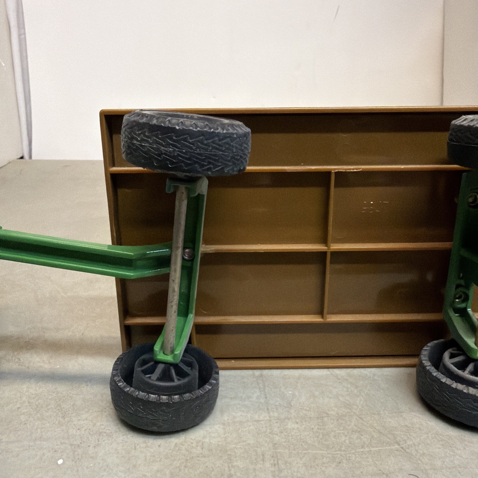 ERTL John Deere Tractor & Trailer 1759 Die Cast / Plastic