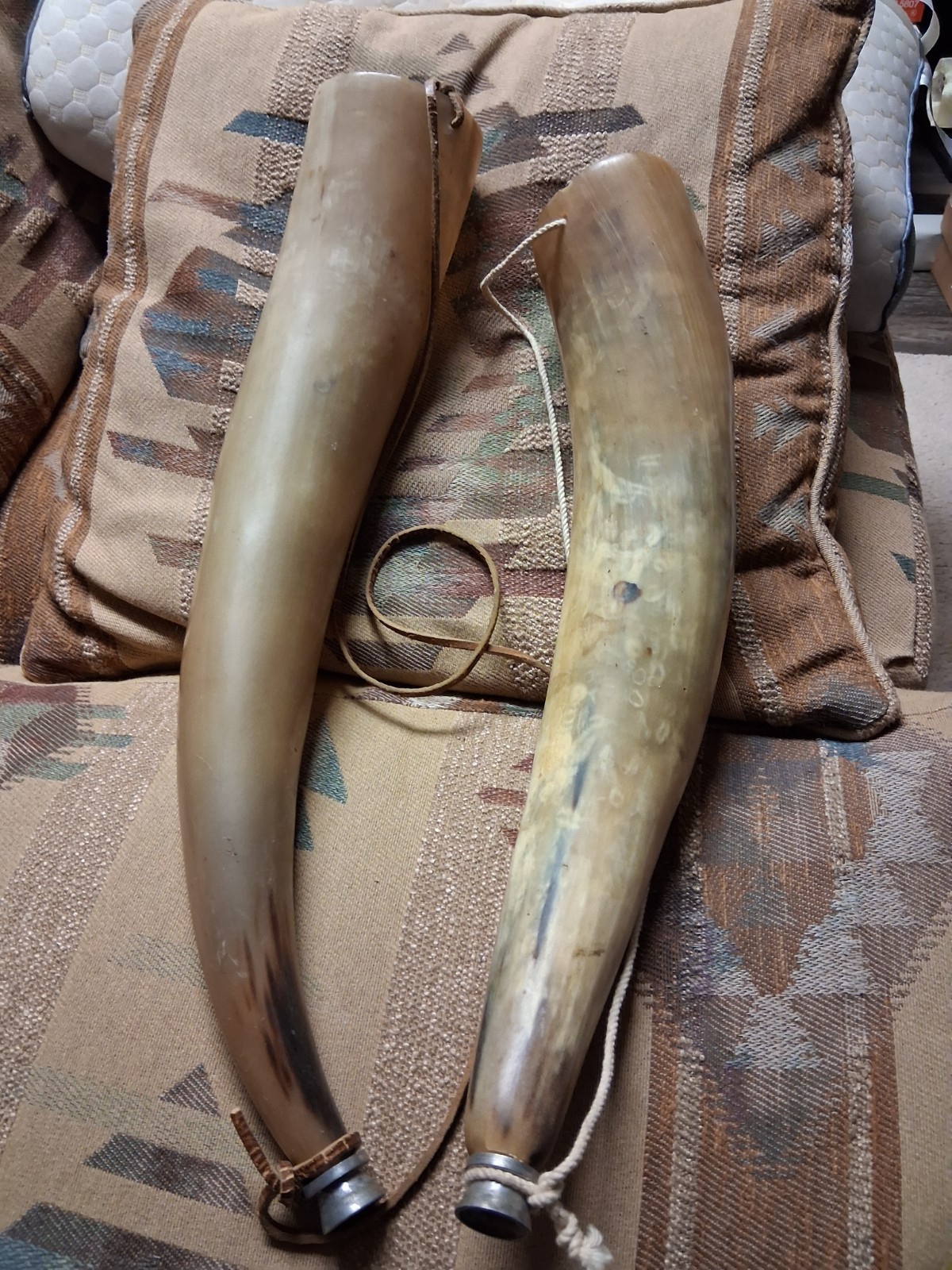 2-VTG Animal POWDER/BLOWING Horns -21 INCH AND 18 INCH W/ ROPES FOR HANGING!!