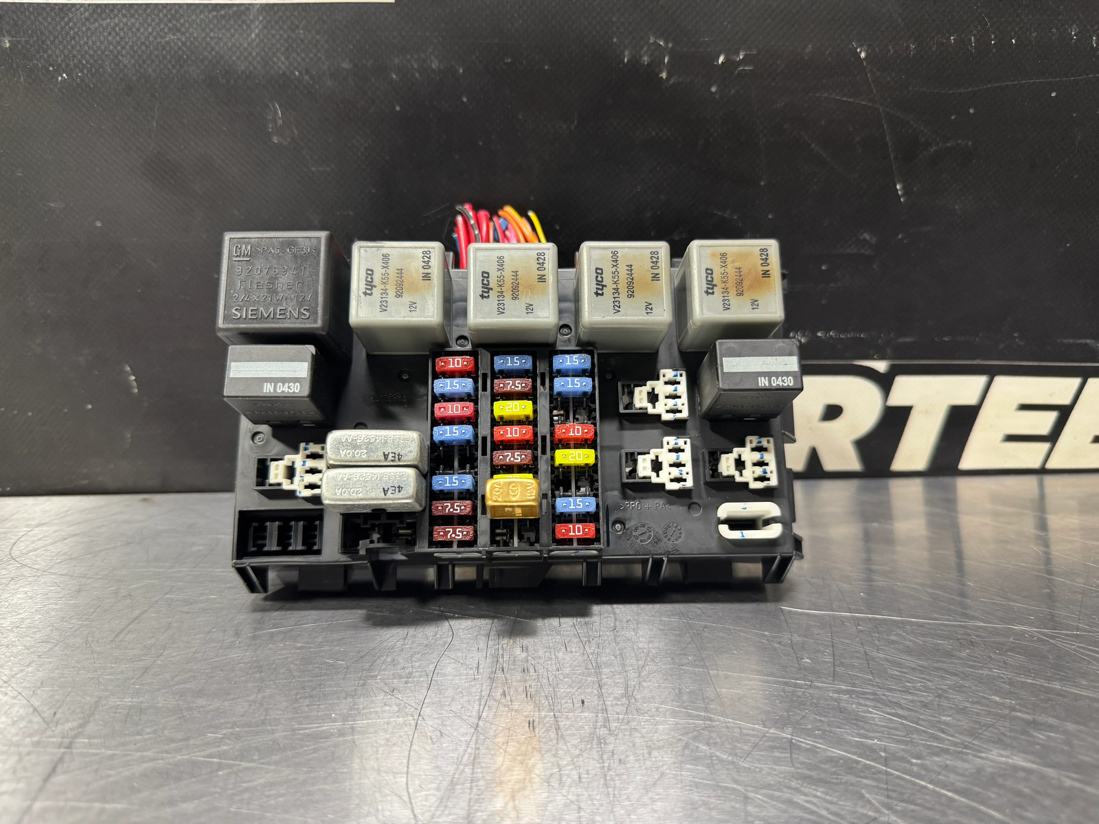 04-06 PONTIAC GTO CABIN FUSE BOX OEM #L431