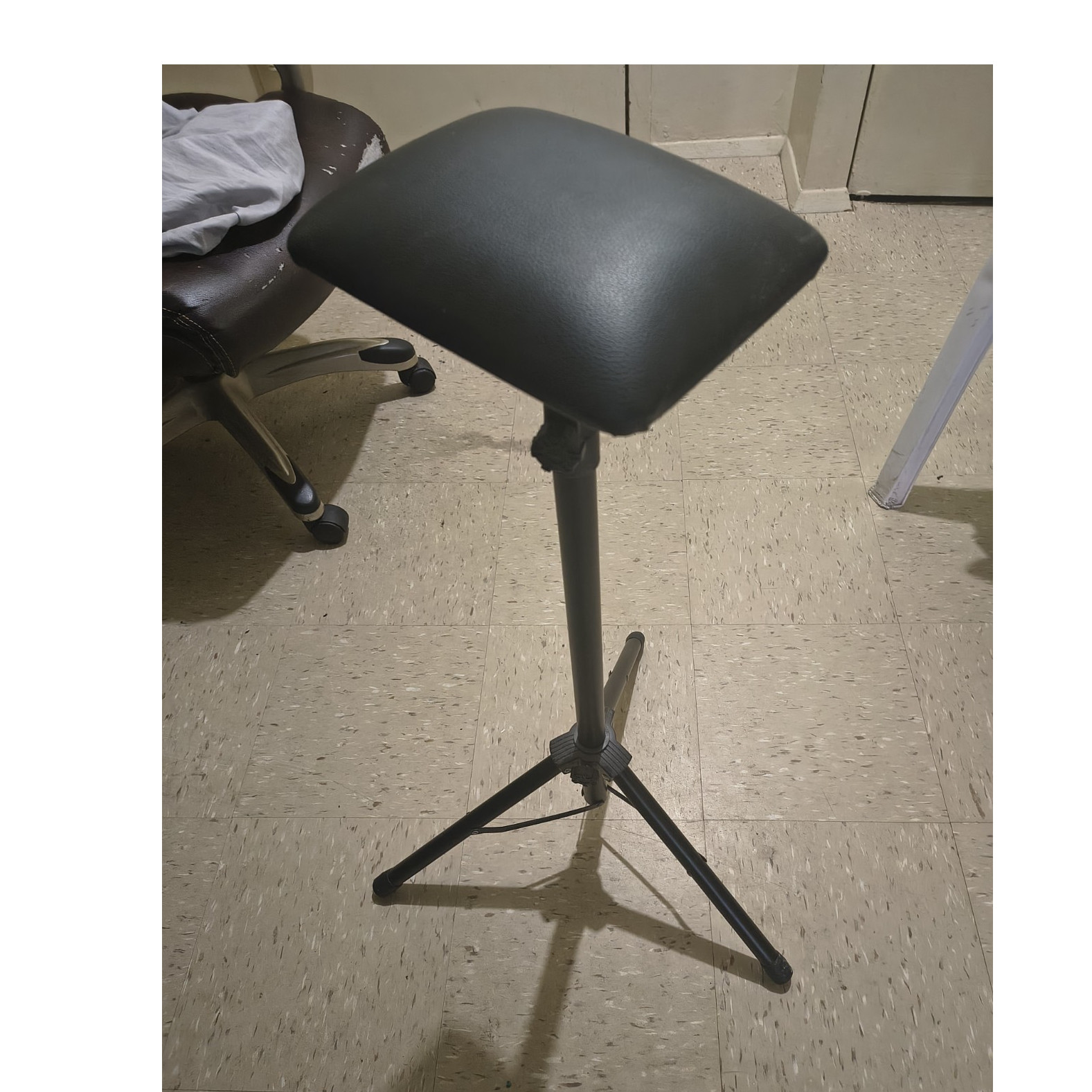 Adjustable Drum Throne with Square Synthetic Leather Seat and Metal Tripod Base
