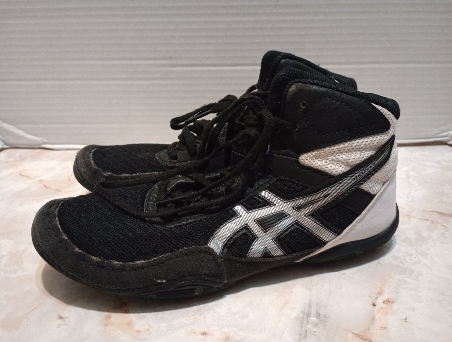 ASICS Matflex Wrestling Shoes Kids Size 3 Black White Boxing Mat 1081A021