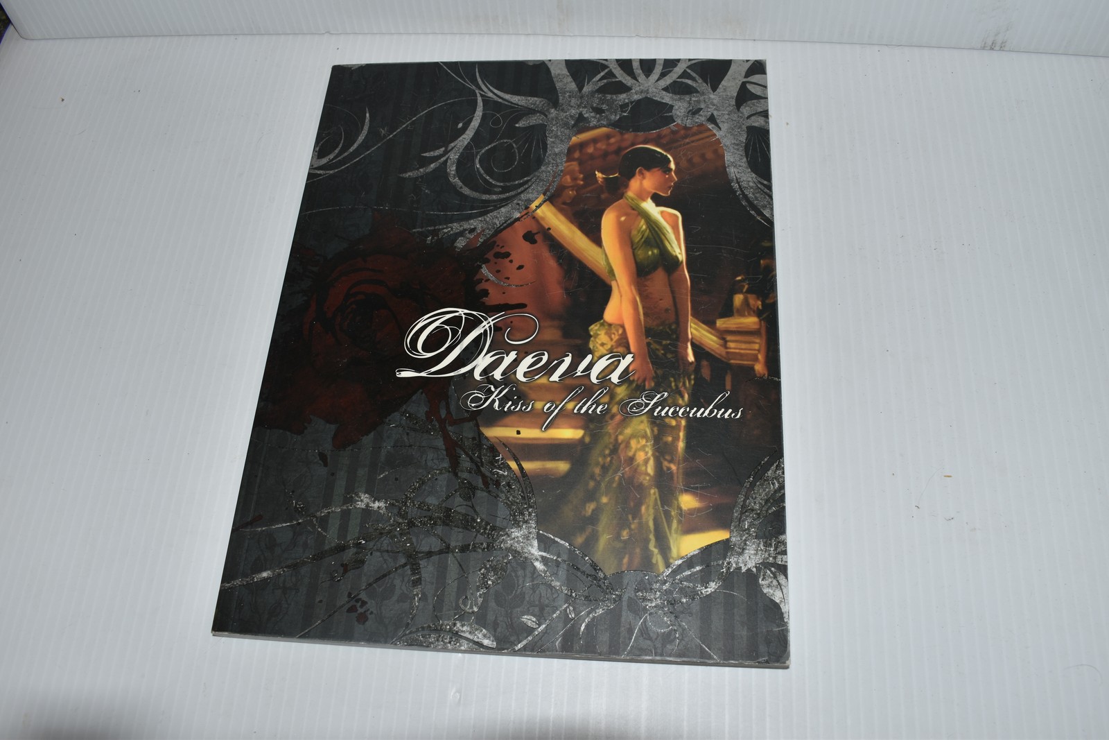 Daeva: Kiss of the Succubus Vampire the Requiem World of Darkness White  (RPB86)