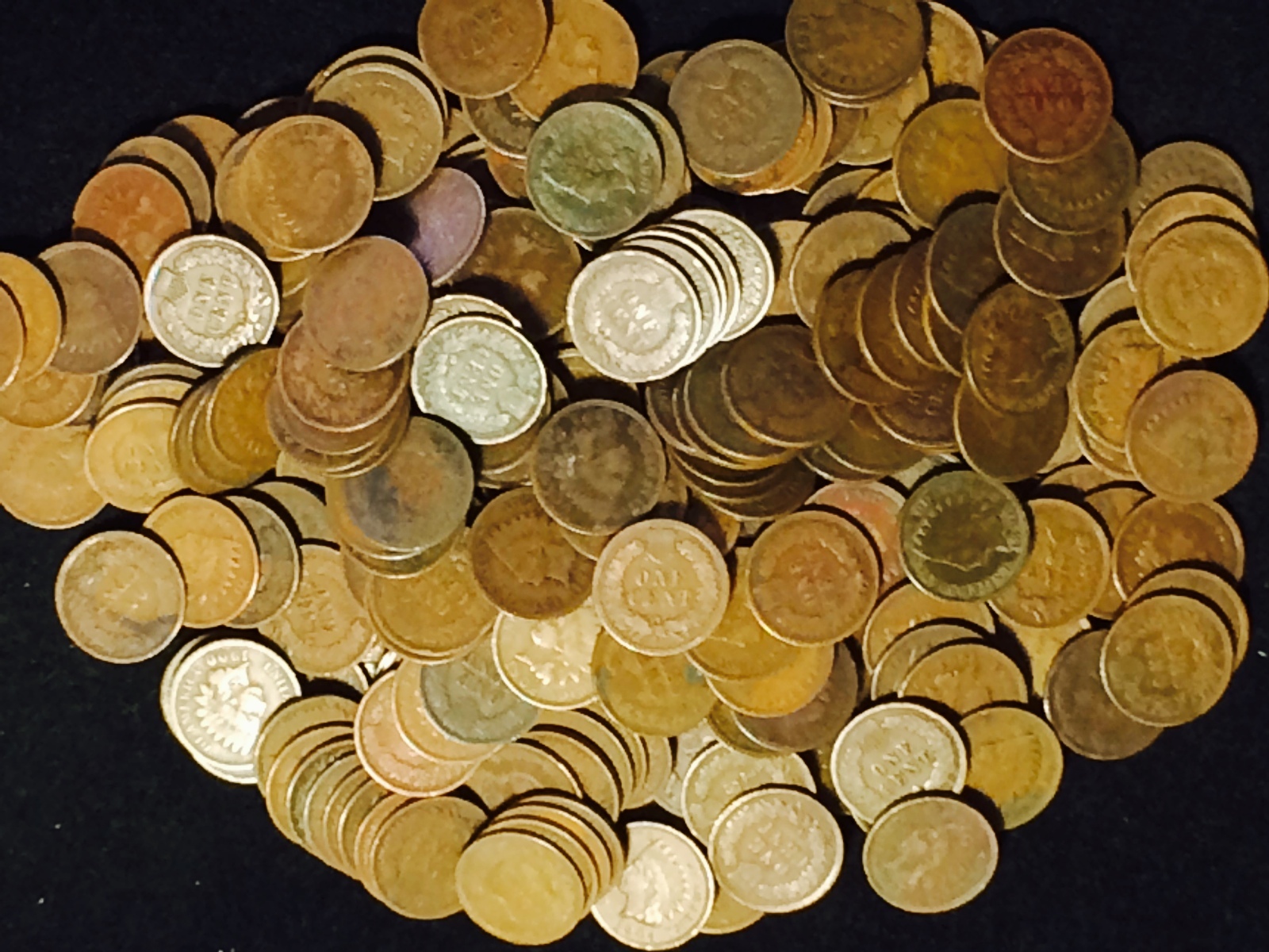 LOT OF 25 Coins Mixed Indian Head Cent Pennies in Average Circ.  1800'S / 1900's
