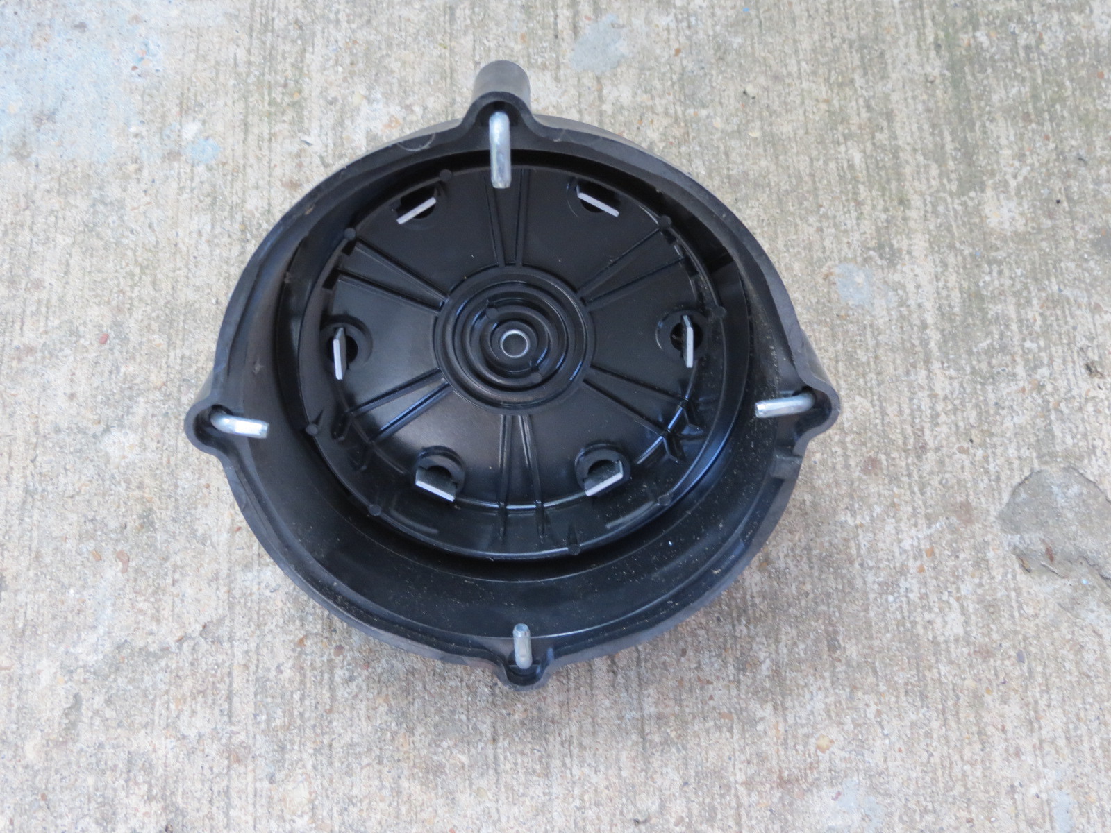 Sure Fire/Standard 81-332/DR446 Distributor Cap
