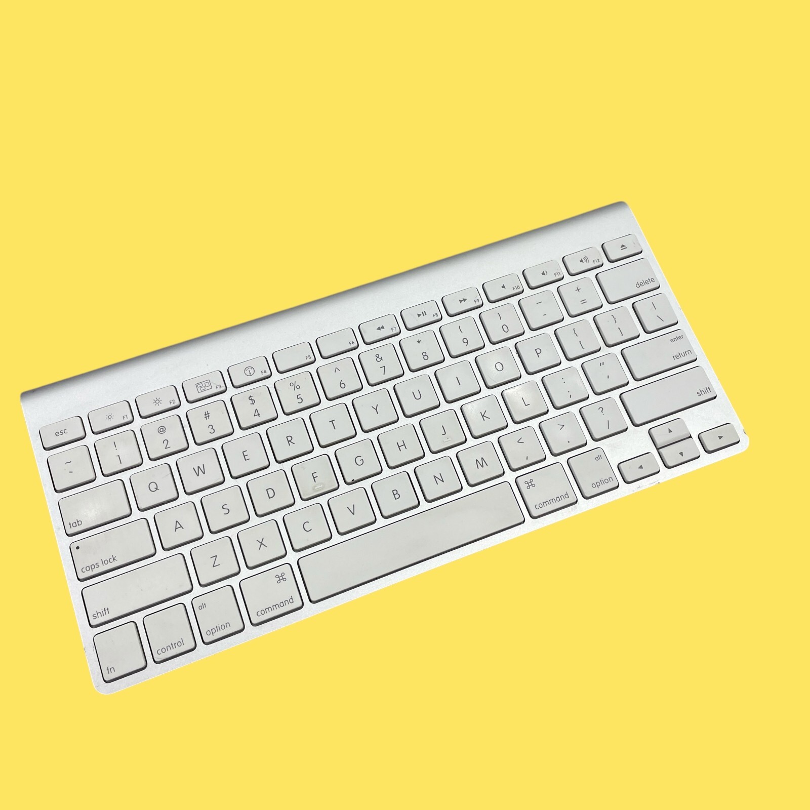 Apple Model A1255 Wireless Keyboard White #2123 z48/23