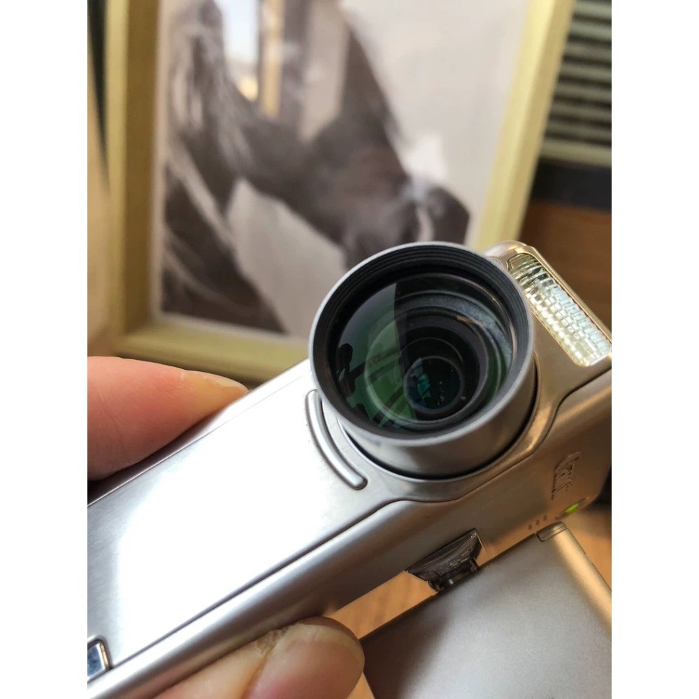 Canon PowerShot TX1 Digital Camera 7.1 MP 10x Optical Zoom Image Stabilization