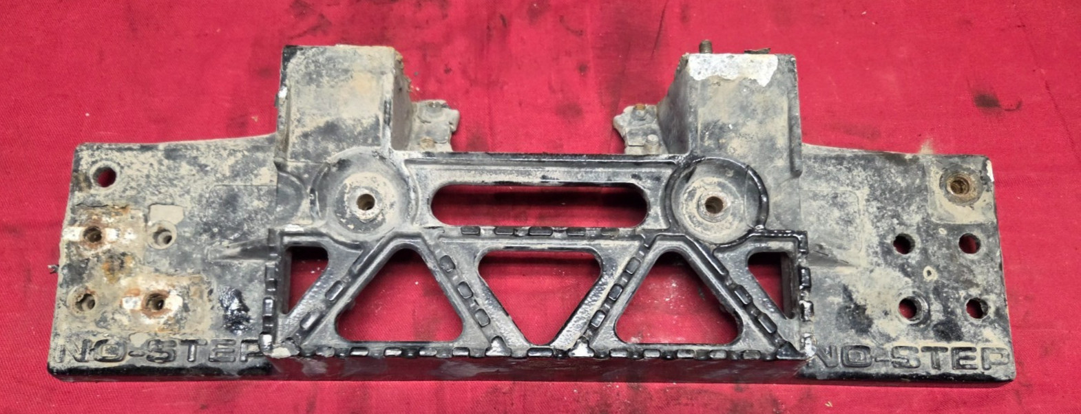 Kenworth T680   STEP , FRAME, FAIRING, FUEL TANK BRACKET A82 1088