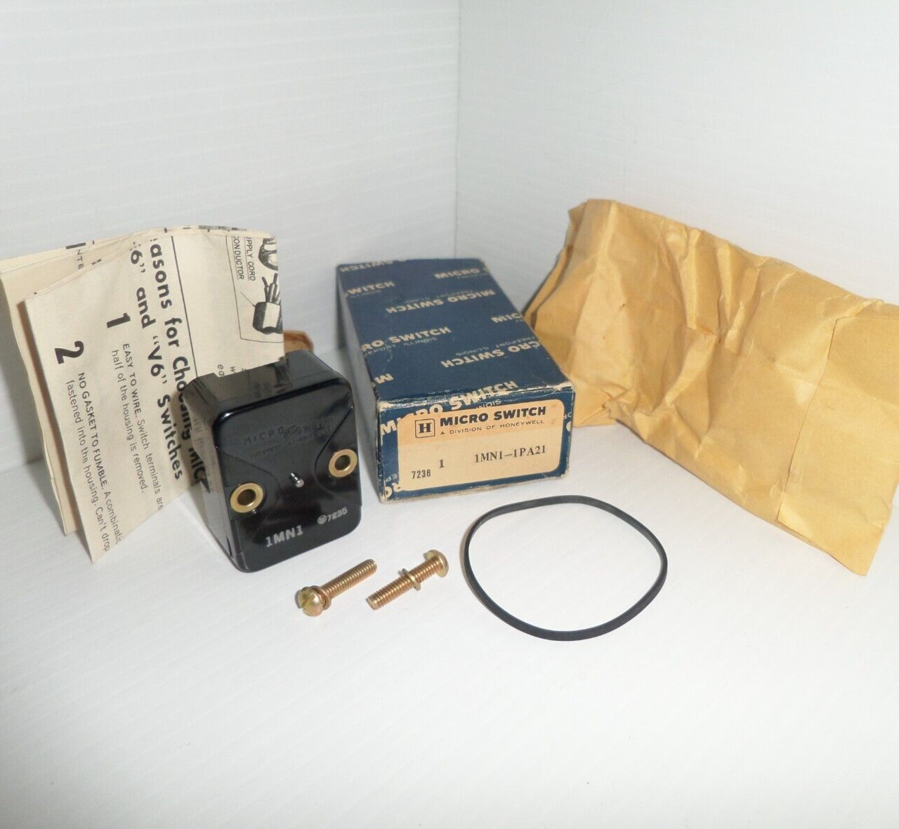 ⭐NEW IN BOX⭐ HONEYWELL/MICRO 1MN1-1PA21 LIMIT SWITCH CONTACT BLOCK COMPLETE