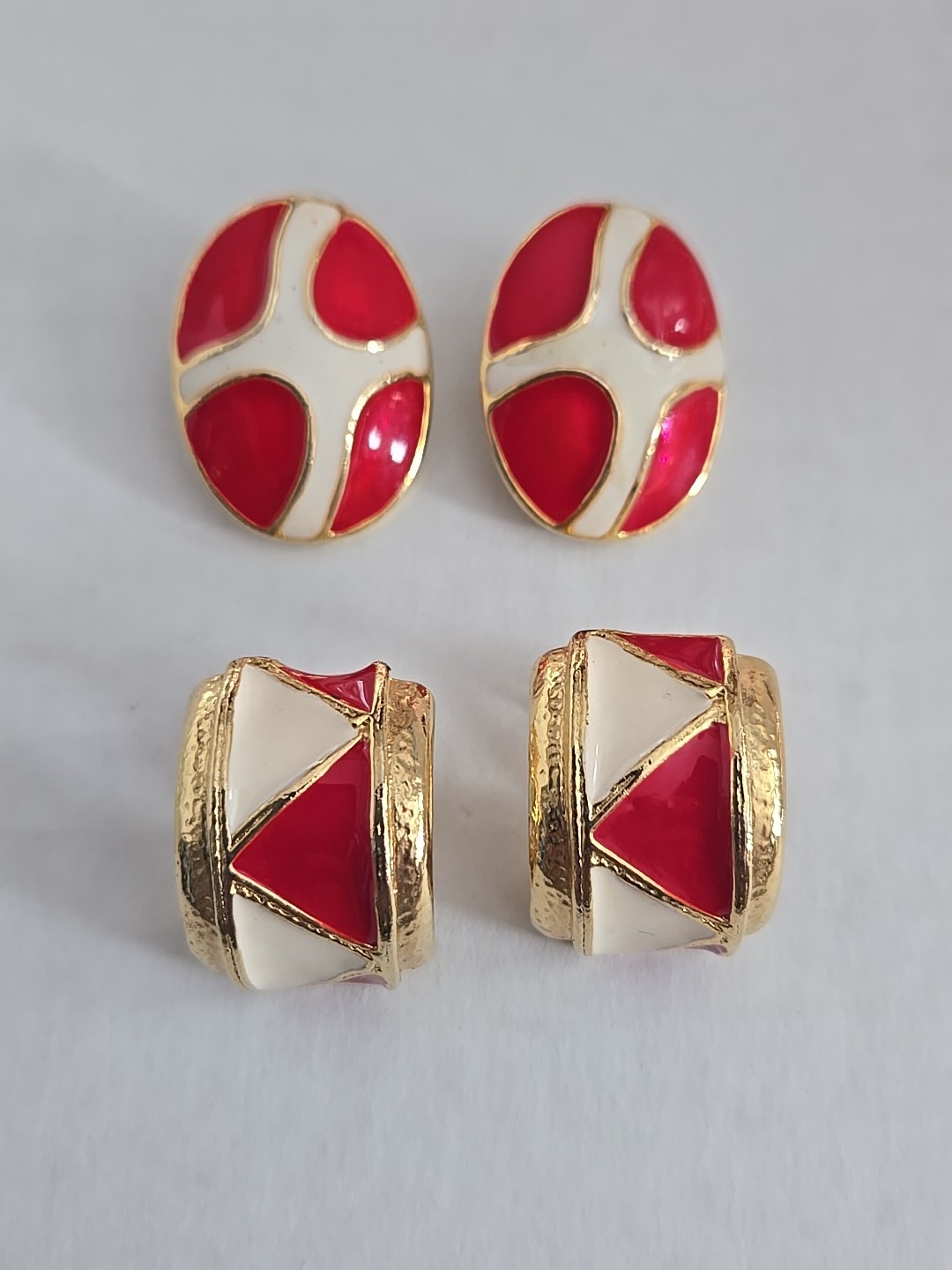 Vtg Goldtone Red White Enamel Chunky Clip Earrings  Lot Of 2