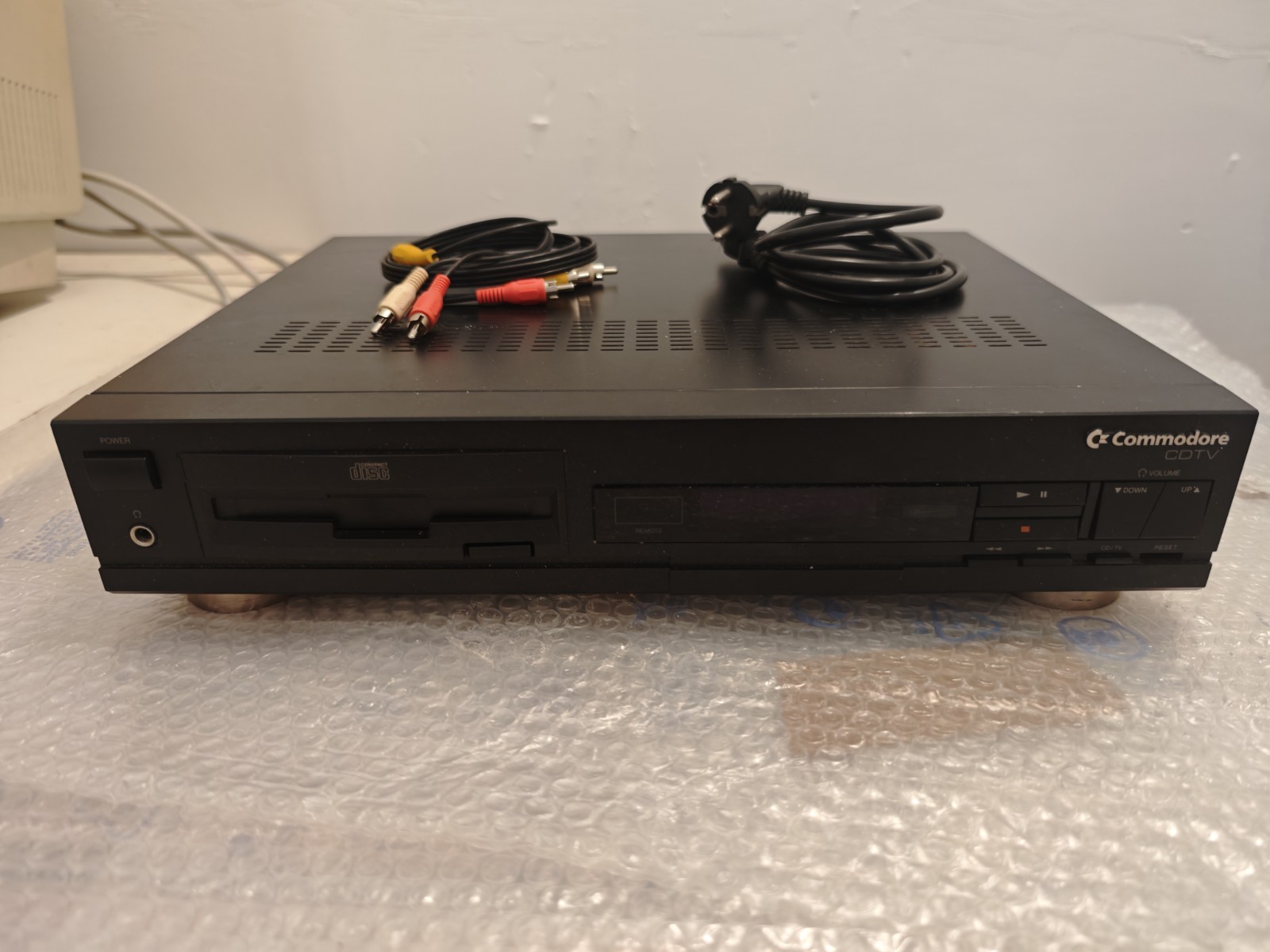 CCOMMODORE CDTV amiga