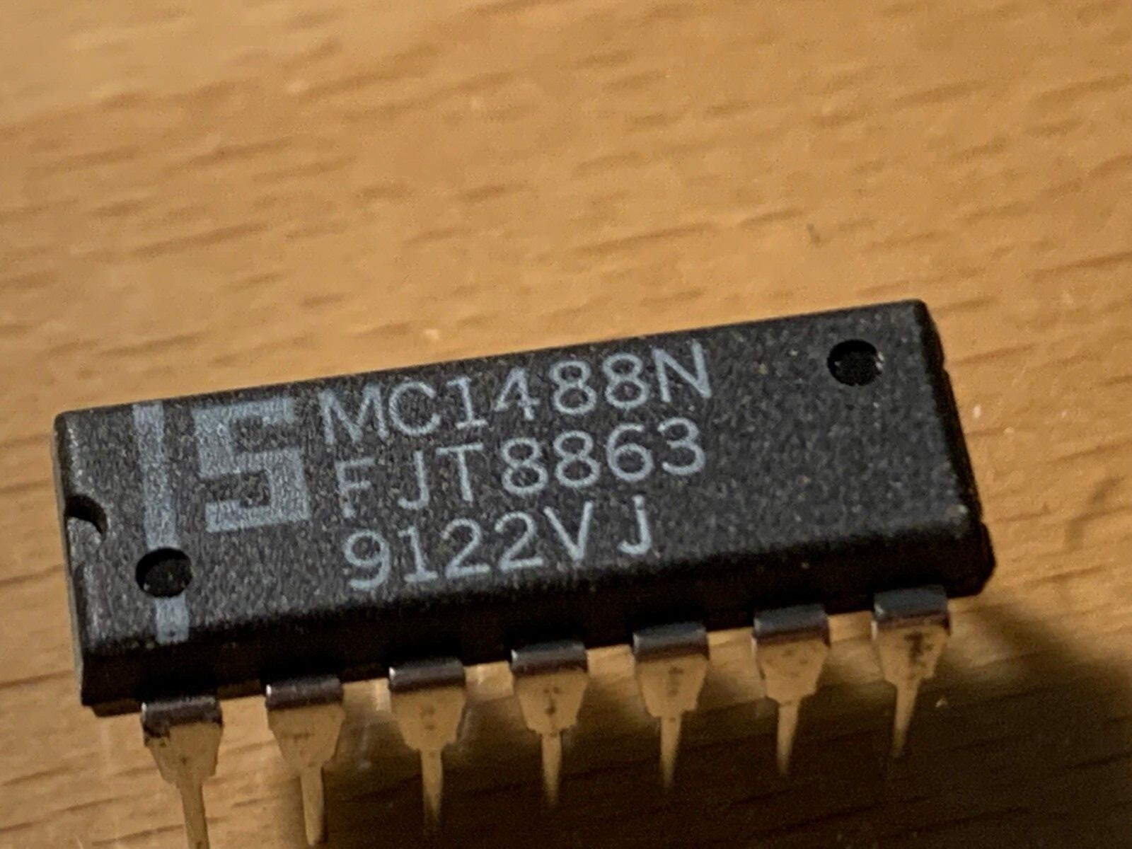 MC1488N - SIGNETICS IC -DIP-14 - QUADRUPLE LINE DRIVERS
