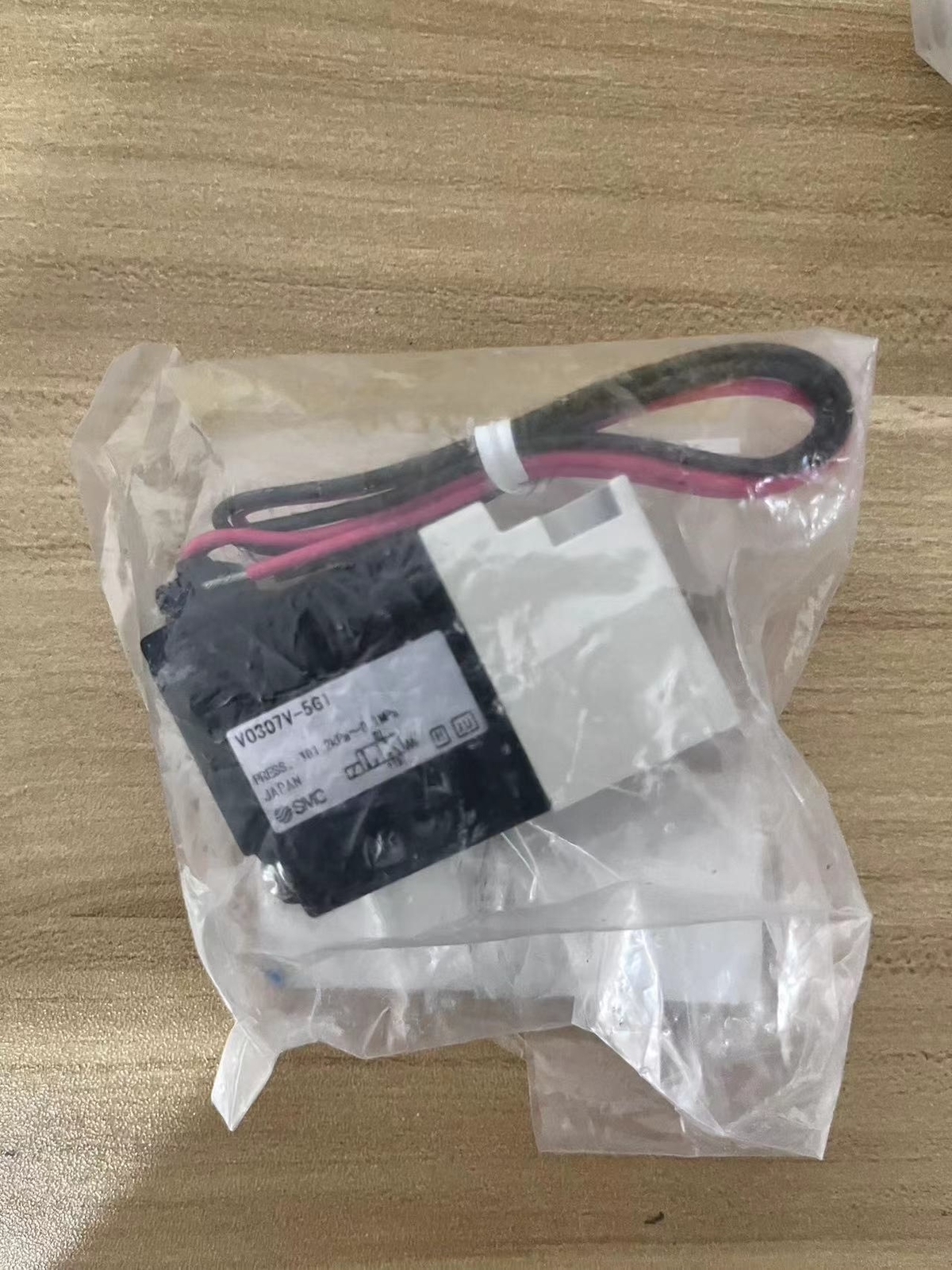 1PC SMC V0307V-5G1 solenoid valve V0307V5G1 New