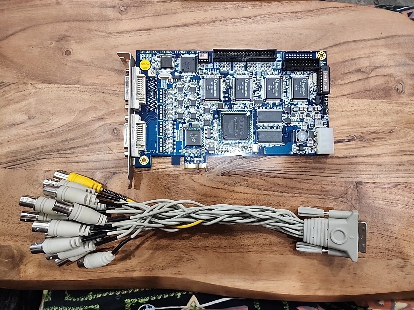 Genuine Geovision GV-1480A V4.20 16Ch PCI-e DVR CCTV Capture Card With Connector