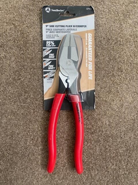 Southwire High Leverage Side Cut Pliers w Crimper and Dipped Handle 9" SCP9CD
