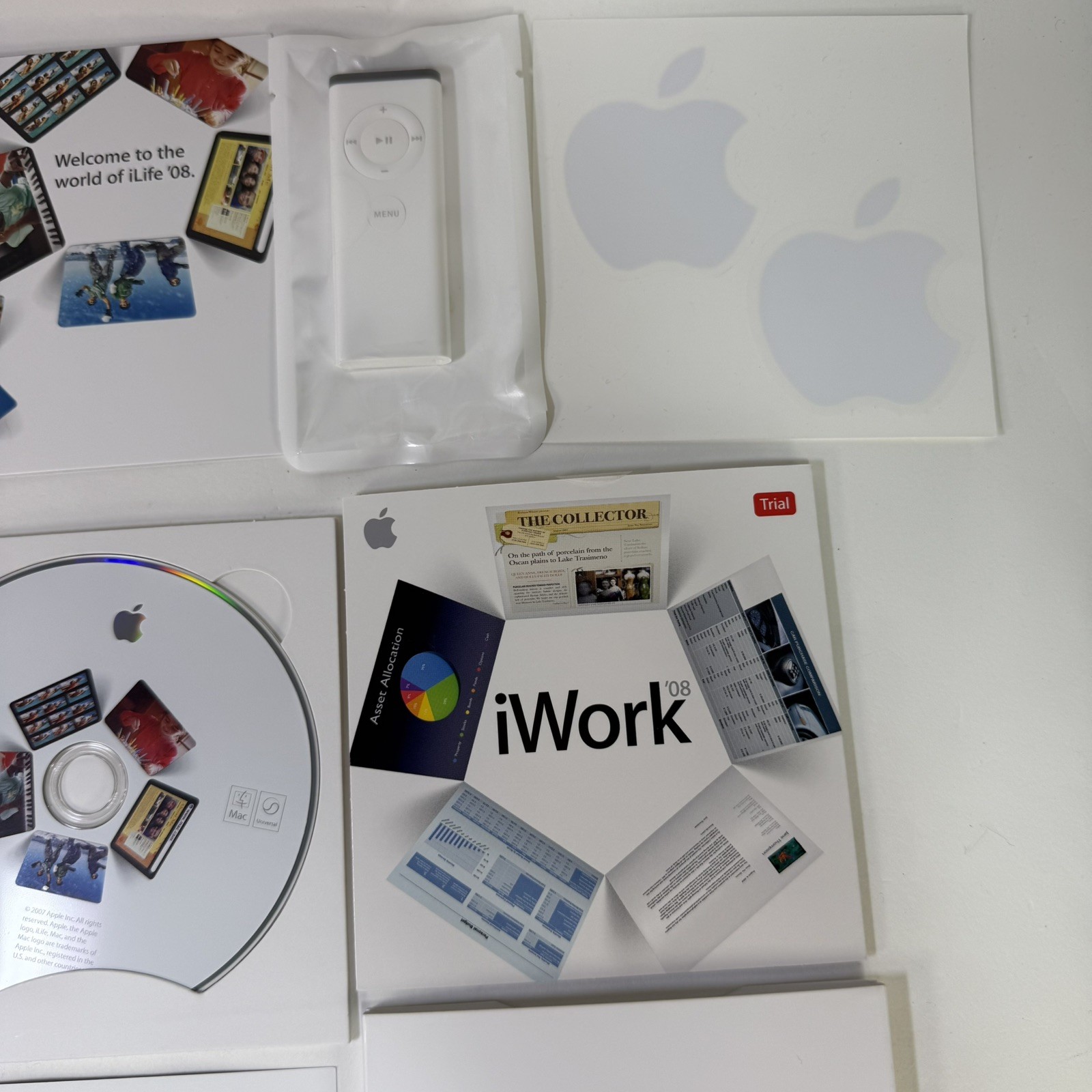 Apple iLife '08 & iWork '08 Trial MacBook discs and accessories