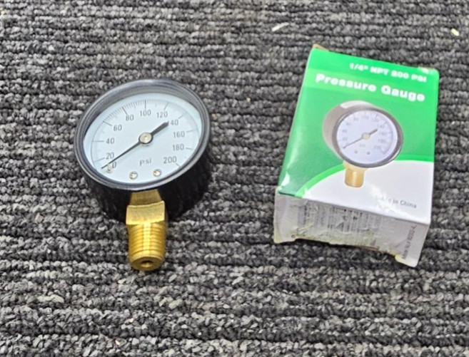 WATER SOURCE M2002-4L Water Pressure Tank Gauge,1/4" Bottom Mount 200Lbs