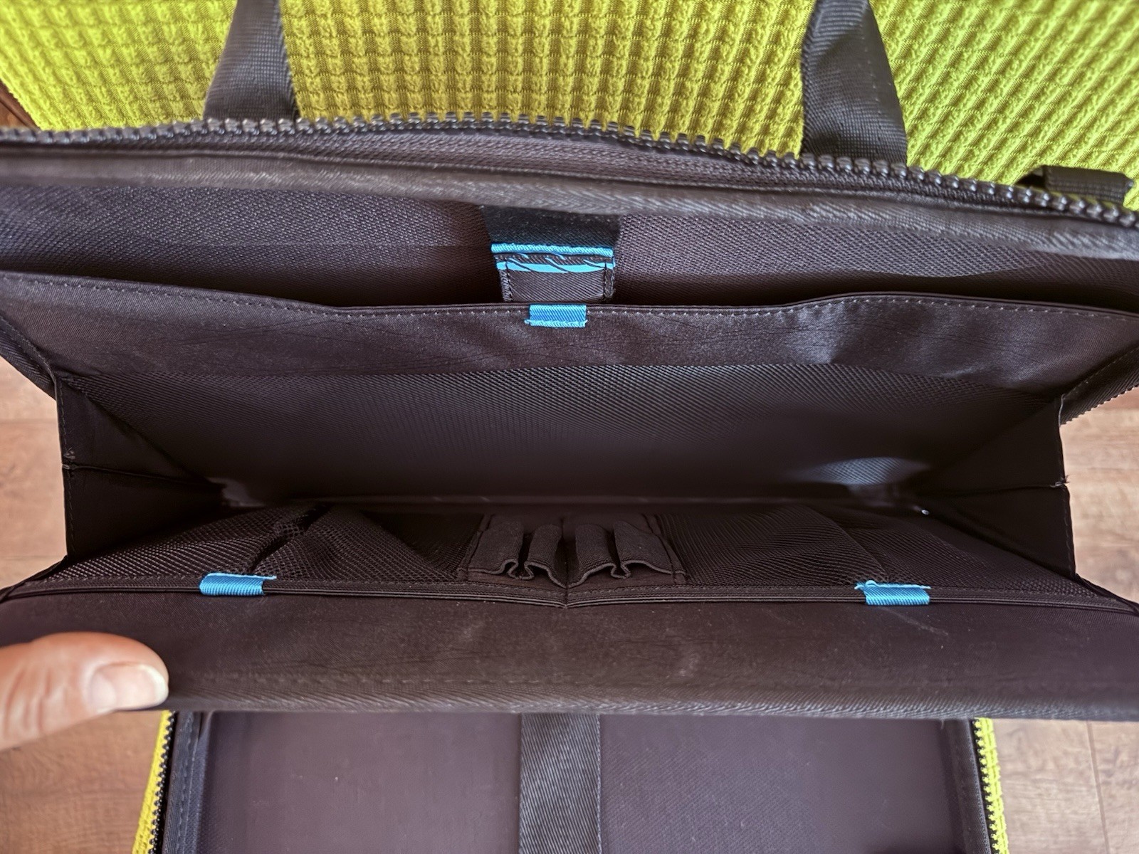 Thule Gauntlet 4 Attaché Briefcase for all 15", 16”, & 14.1" MacBooks/Laptops