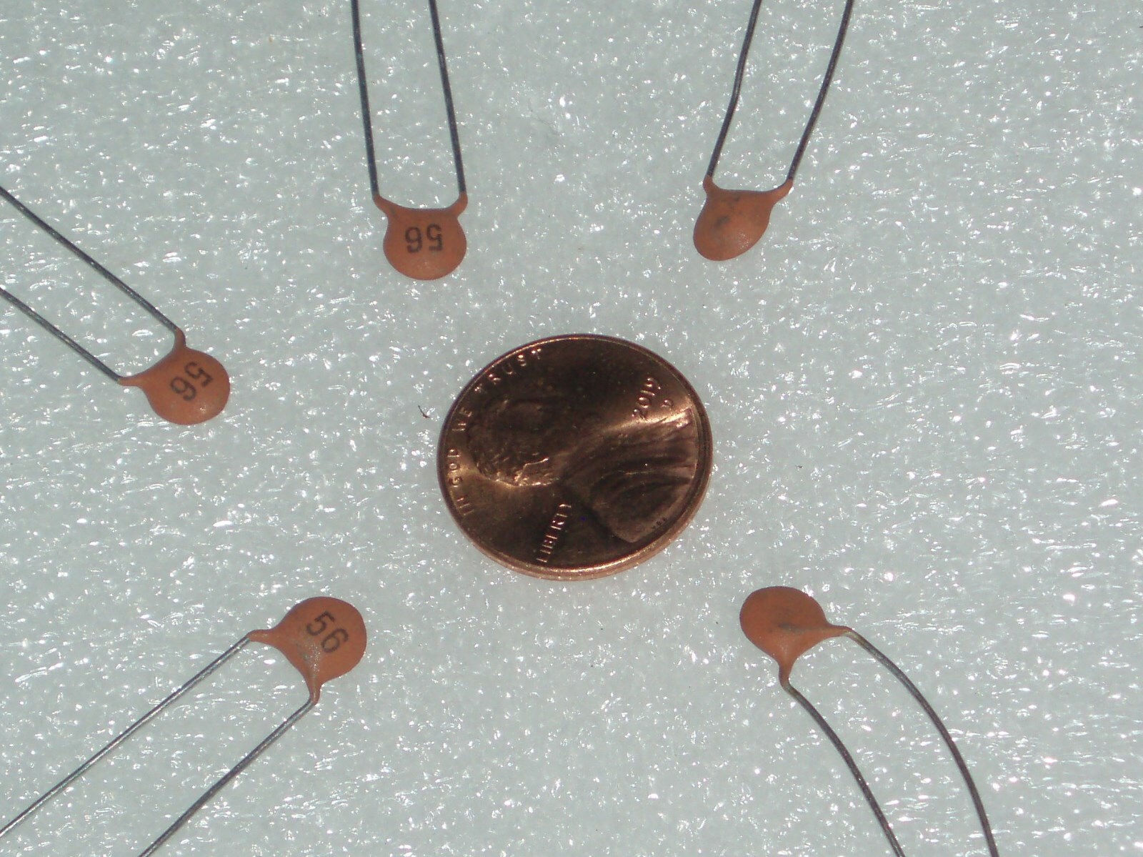 5pcs  x 56pF 500 V condenser   capacitor 5 pcs x 56 pF ceramic