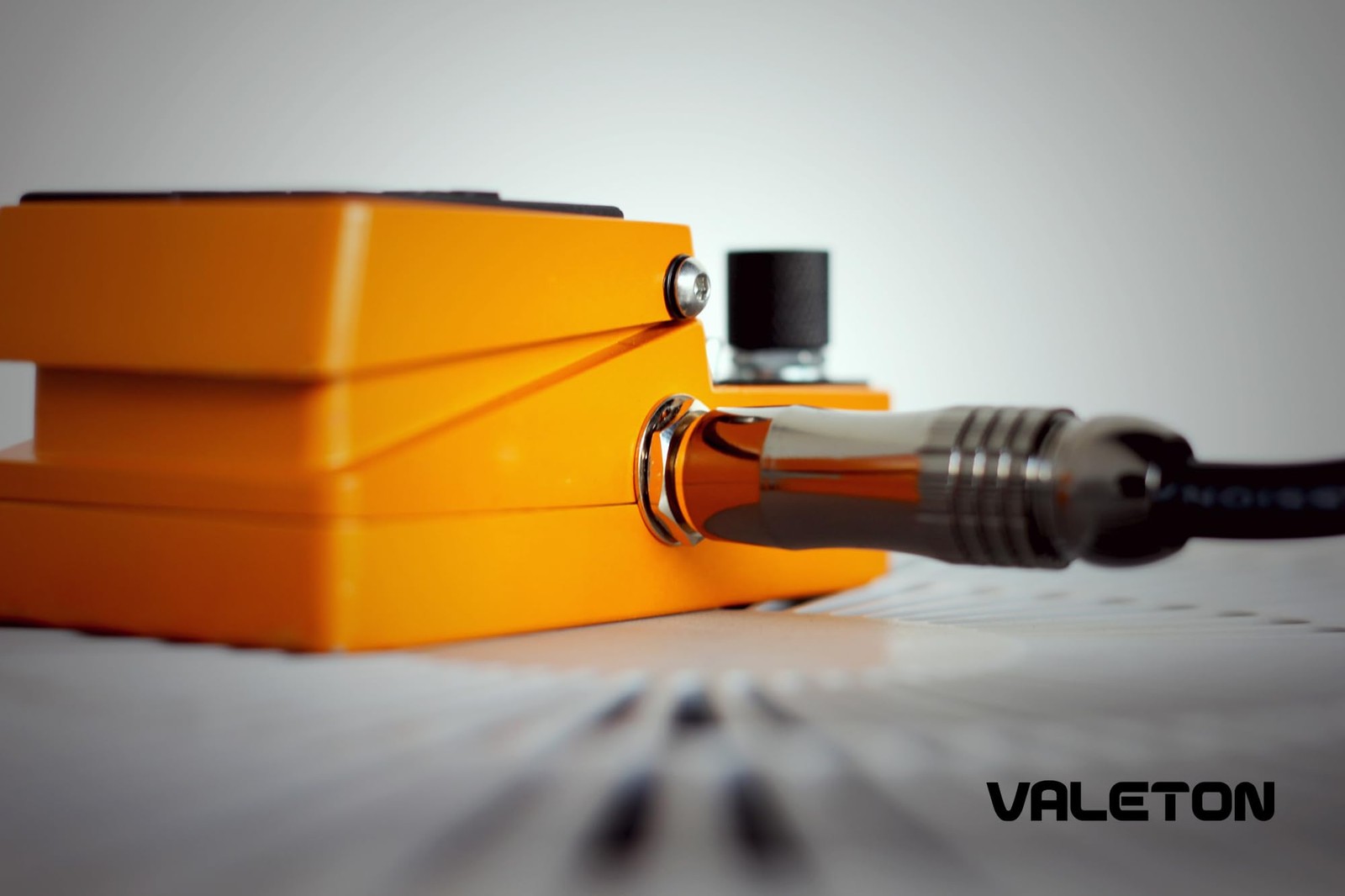 VALETON Dapper Bass + 10 ft Cable Bundle DI Preamp Stage Session Gigging...