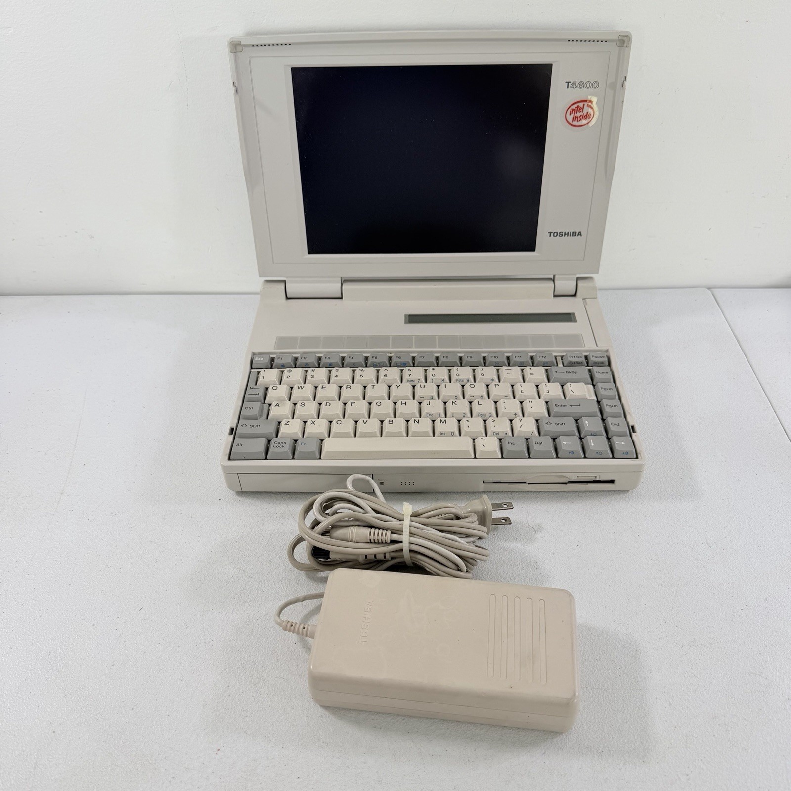 Vintage Toshiba T4600 PA1201U Laptop Computer W/ Charger AS IS FOR PARTS READ