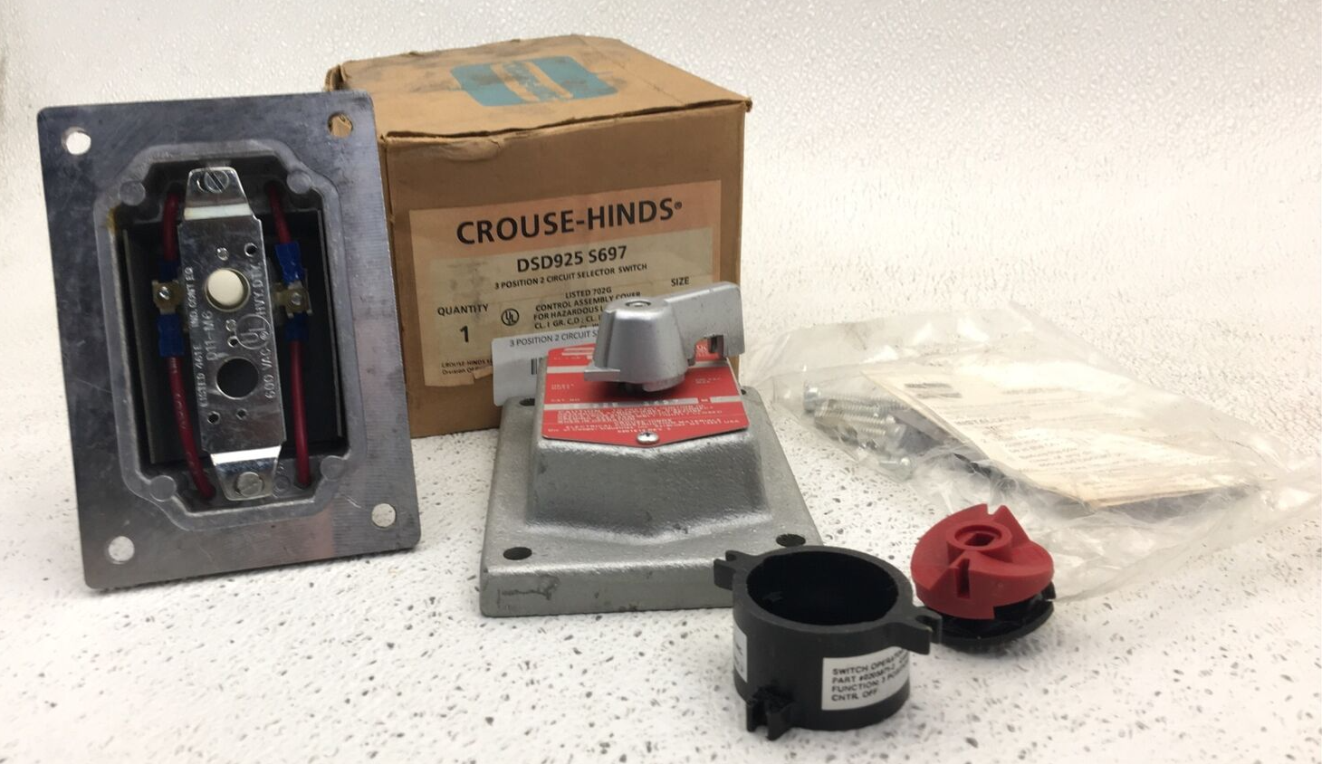 DSD925 S697 CROUSE HINDS 3 POS 2 CIRCUIT SELECTOR SWITCH EXPLOSIONPROOF COVER