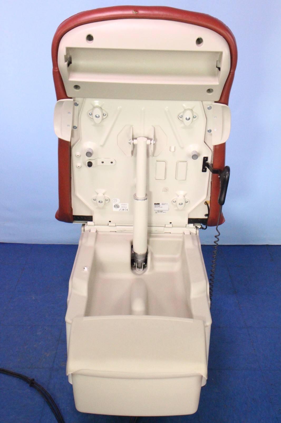 Midmark 623-008 Deluxe Power Exam Table Hi-Low w/ Hand Controller, Foot Control