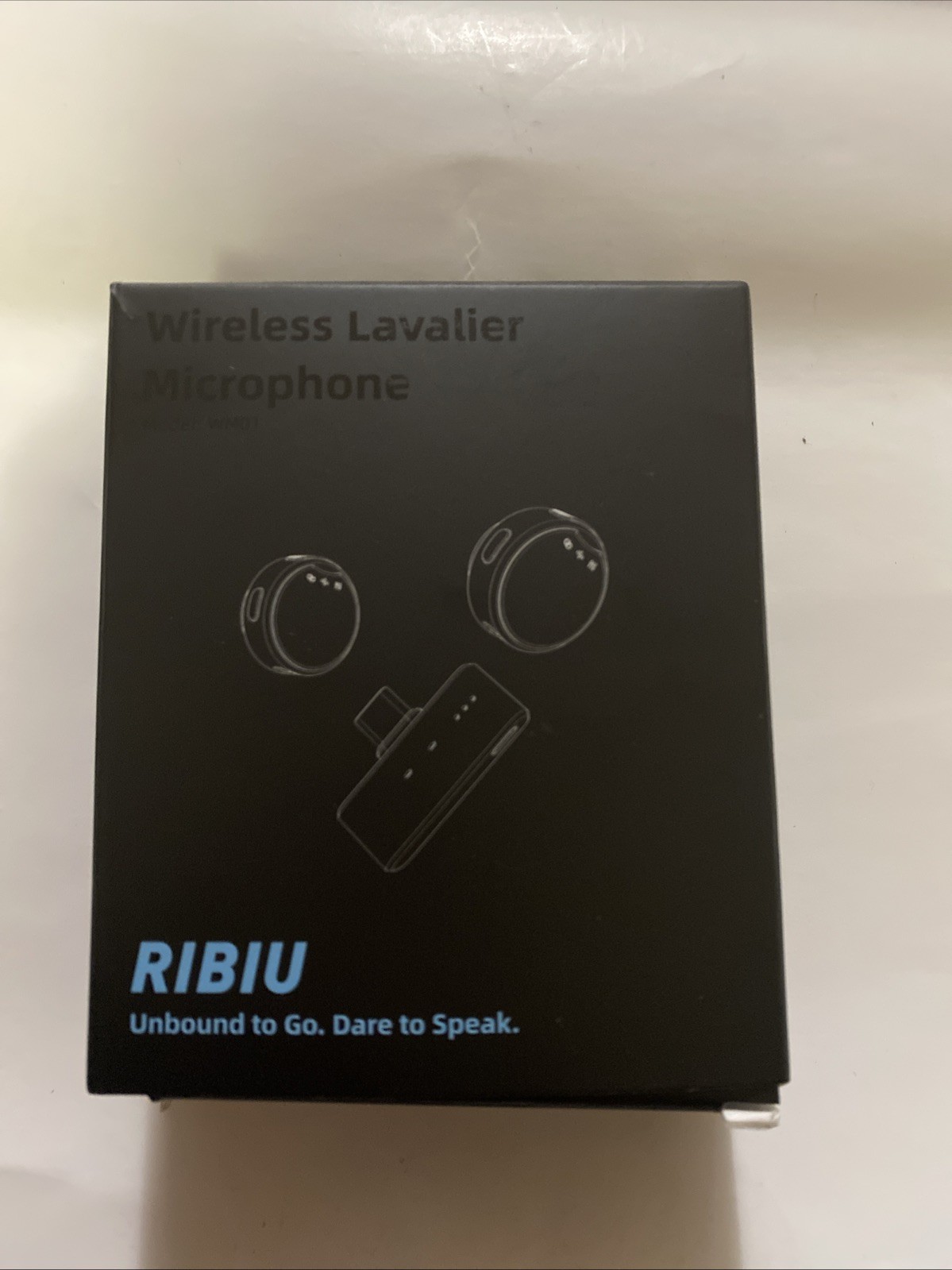 RIBIU Lavalier Wireless Microphone Model LIGHTING PLUG NO MANUEL!!