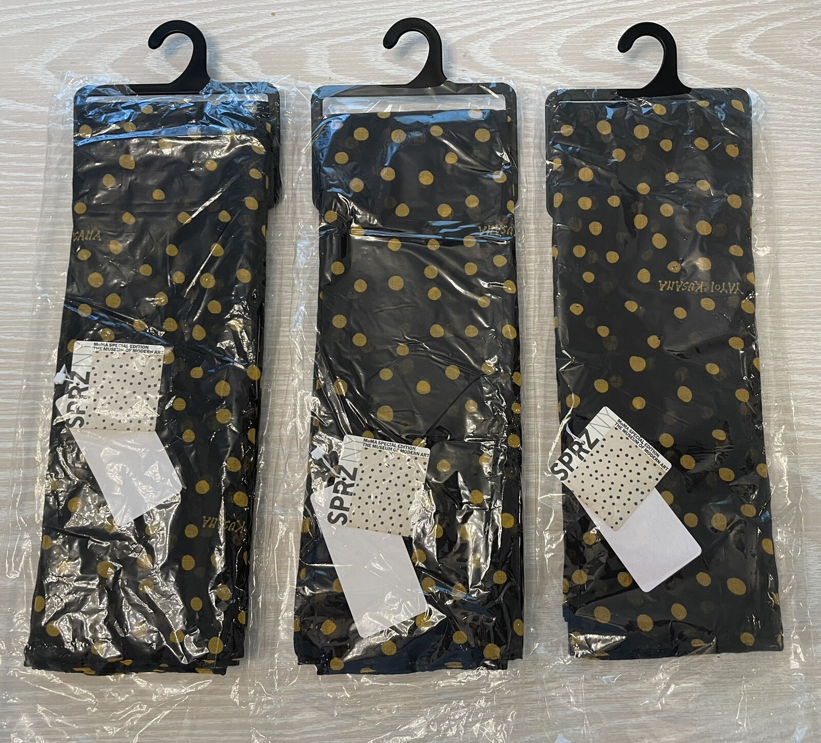 Yayoi Kusama MOMA x UNIQLO Dots Scarf SPRZ NY 2015, 50 x 50 inch