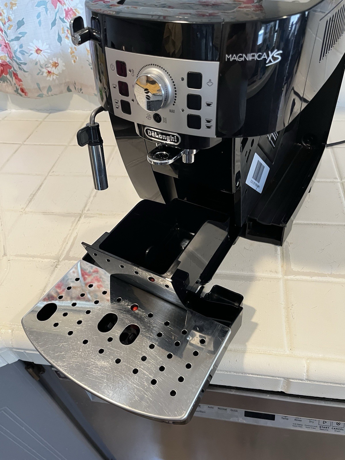 Delonghi Magnifica XS Espresso Machine. FREE Delivery in the United States Only