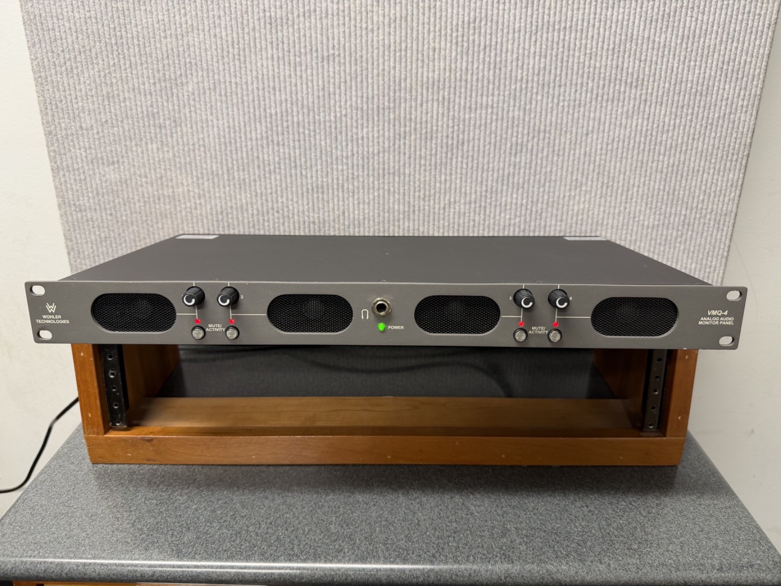 Wohler Technologies VMQ-4 Analog Audio Monitor Panel 100-240VAC 50/60Hz 1.5A