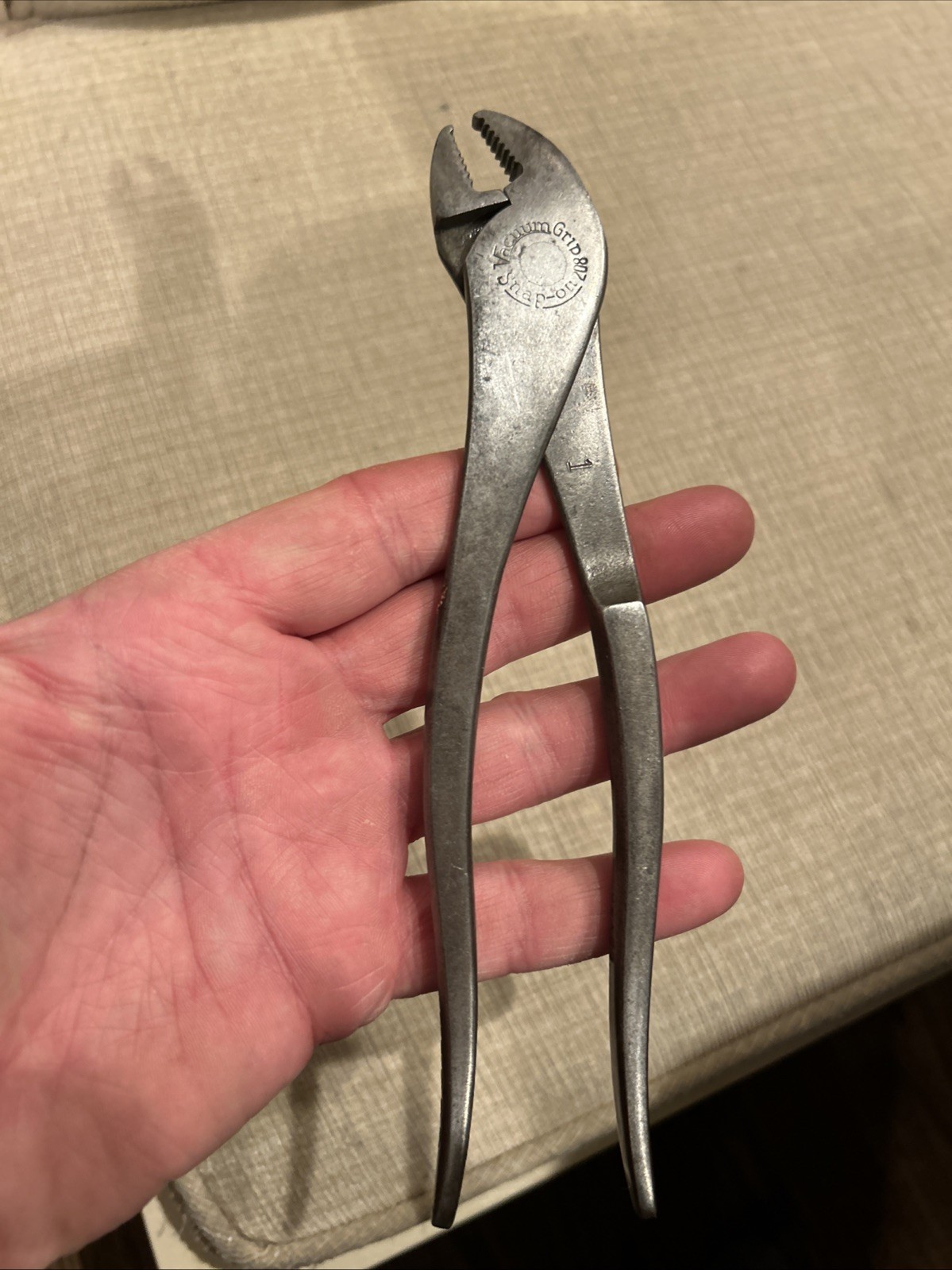 SNAP ON VINTAGE VACUUM GRIP 208 ANGLE NOSE PLIERS BATTERY TERMINAL HOSE CLAMP