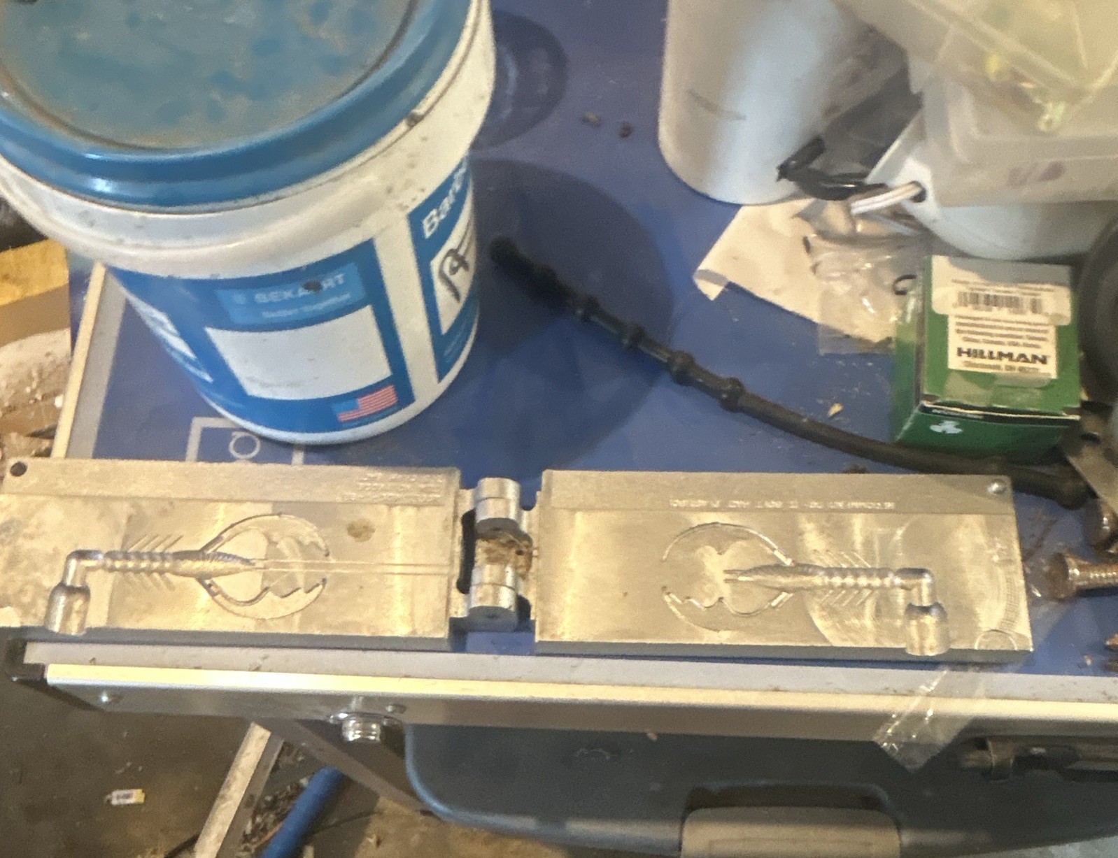 Do-It Craw Bait 3.5in Aluminum Fishing Lure Mold Silver MPN 96006