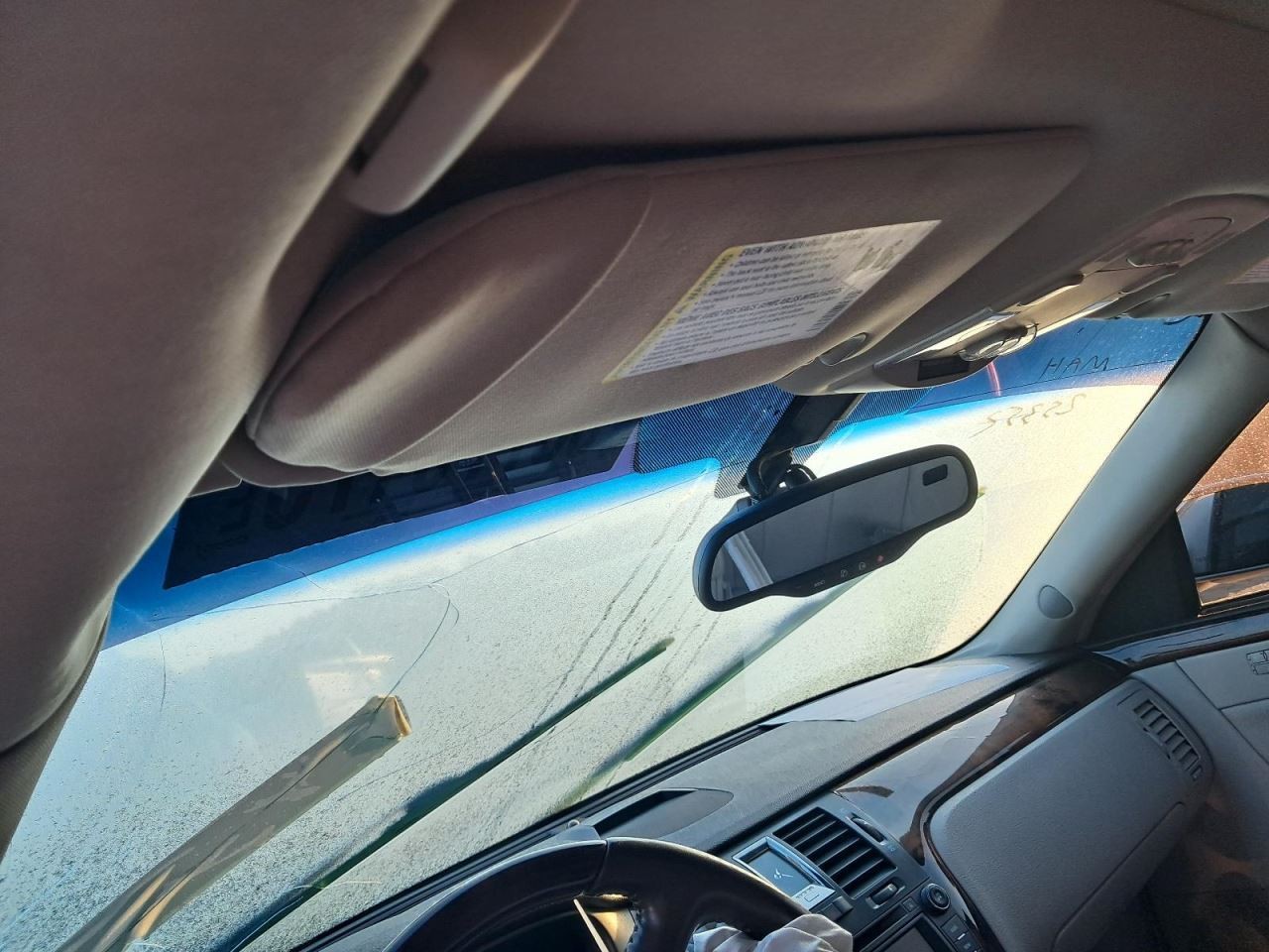 DTS 2011 Glove Box 4776953
