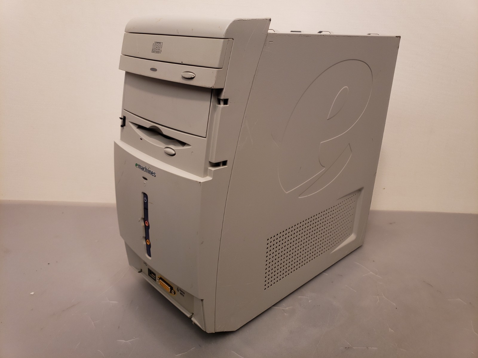 Vintage eMachines T1120 Celeron 1.2GHz 256MB 40GB WinXP PC Tower Computer
