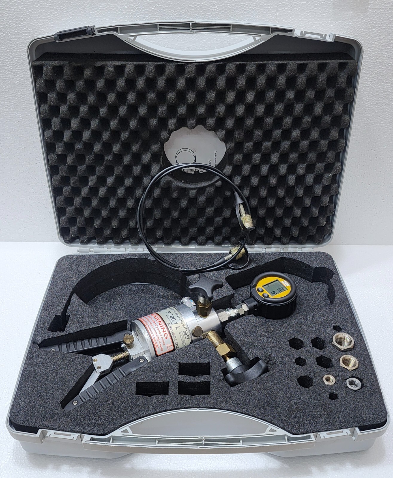 Sika P700.1L Hand Held Test Pump / Pressure Calibrator w/ 700 Bar Gauge