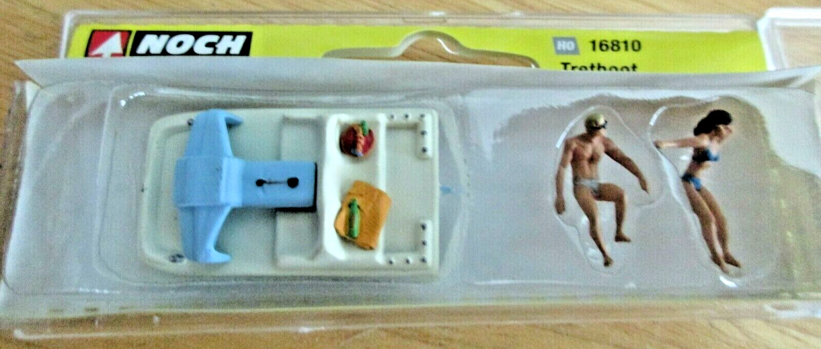 NOCH - Couple on Peddle Boat  #16810 (NIB)