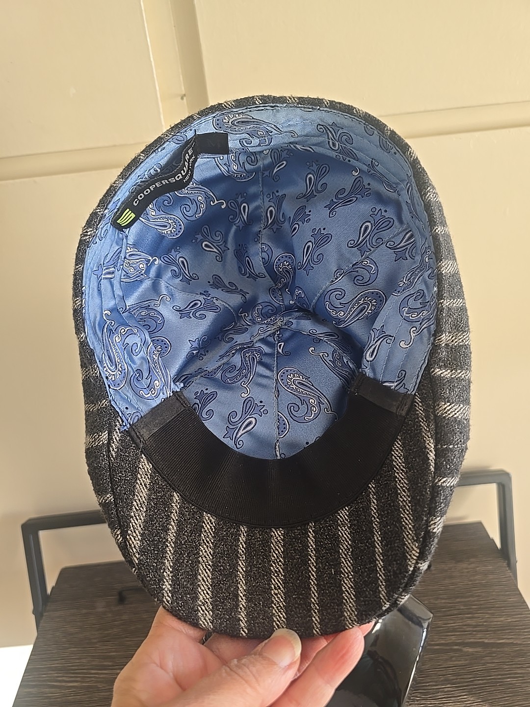 CooperSquare Hat Silk-lined Flat Cap Dark Gray Medium Striped, NEW