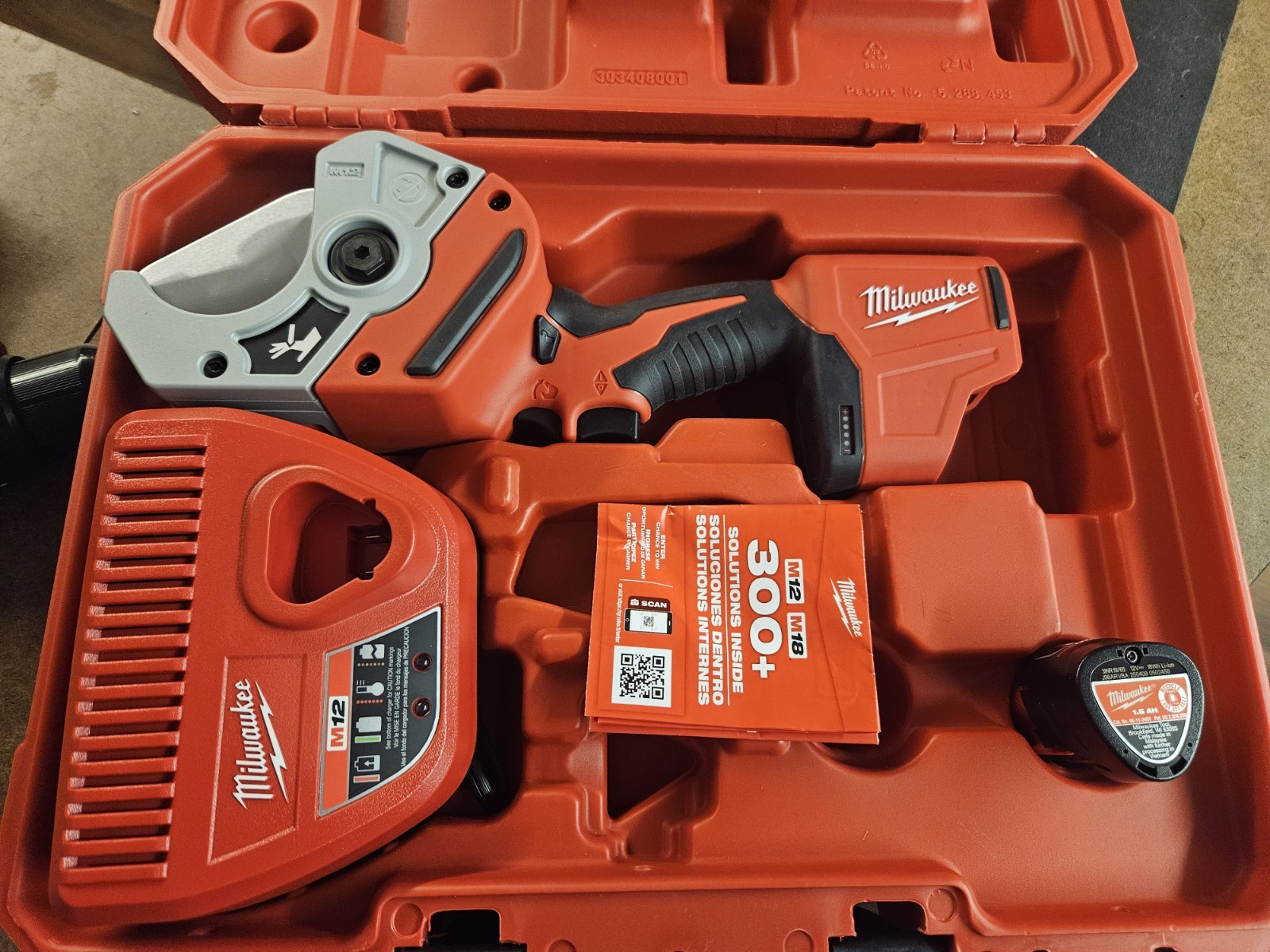 Milwaukee 2470-21 M12 Pvc Plastic Pipe Shear Kit