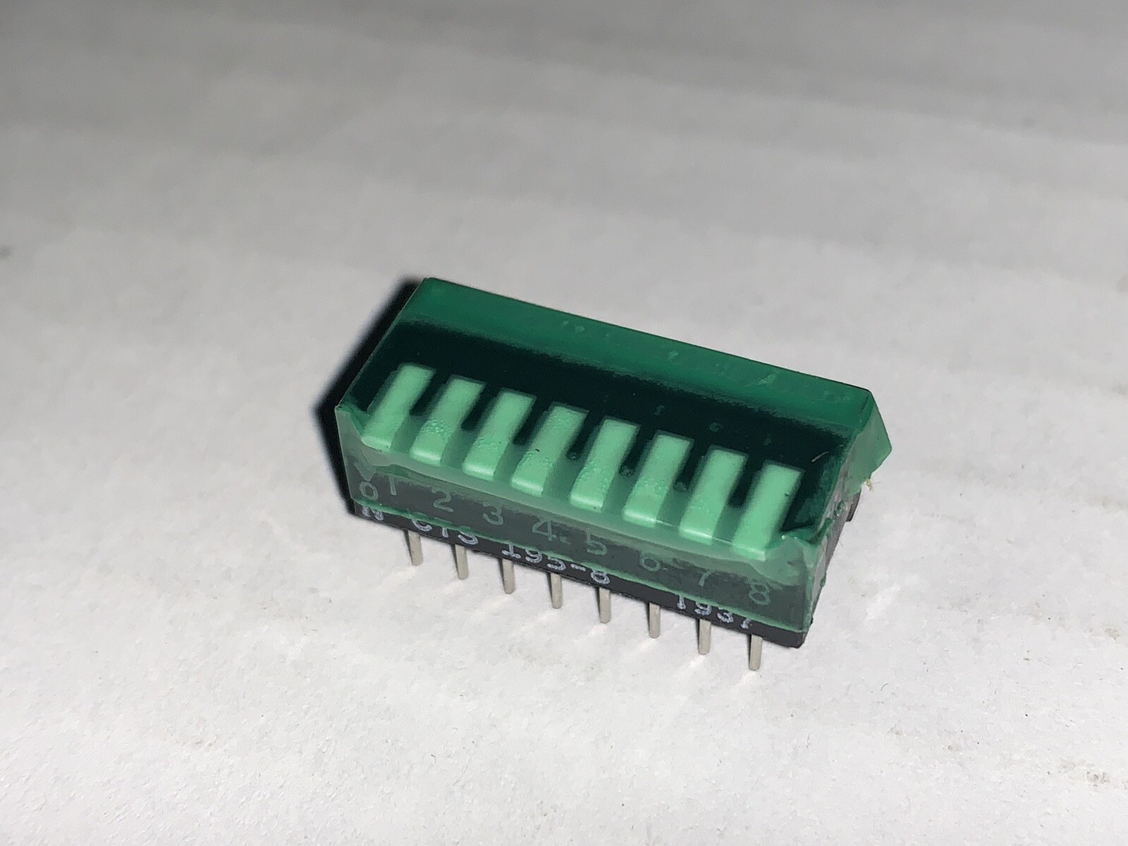 QTY (25) 195-8 CTS 8 POSITION SIDE ACTUATED PIANO DIP SWITCH SPST SEALED NOS RA