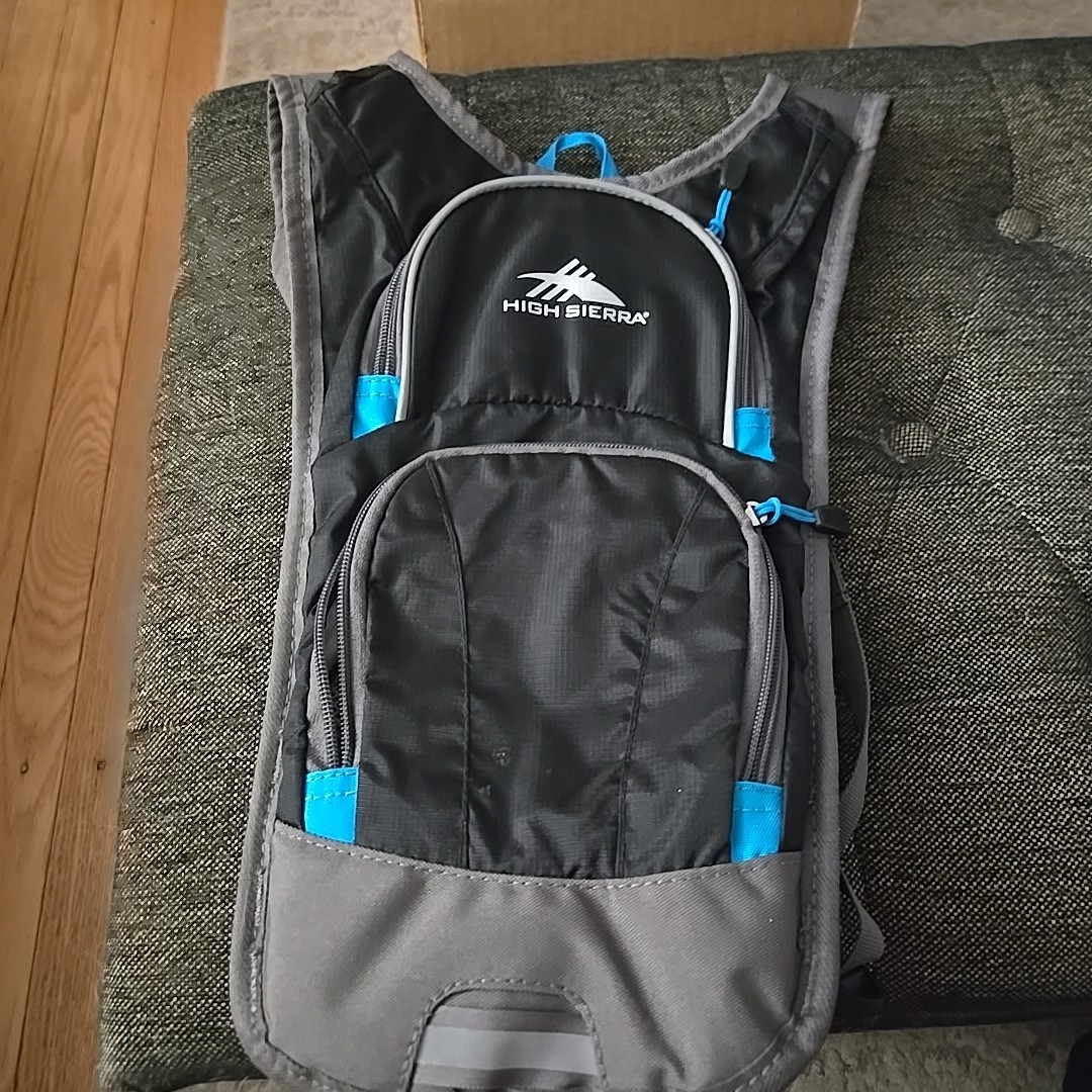 High Sierra HydraHike Hydration Backpack, Lightweight 4L, Black/Slate Very Nice