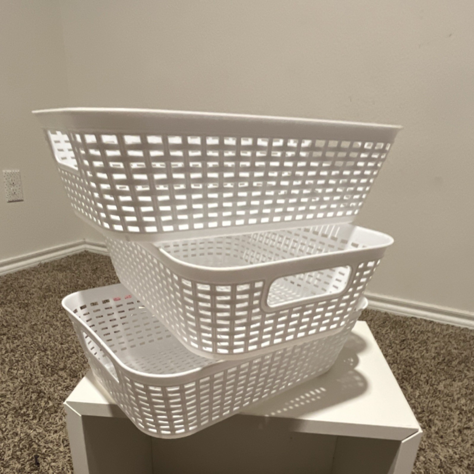 White Plastic Stackable Storage Baskets with Handles, Rectangular, 5-Piece Set